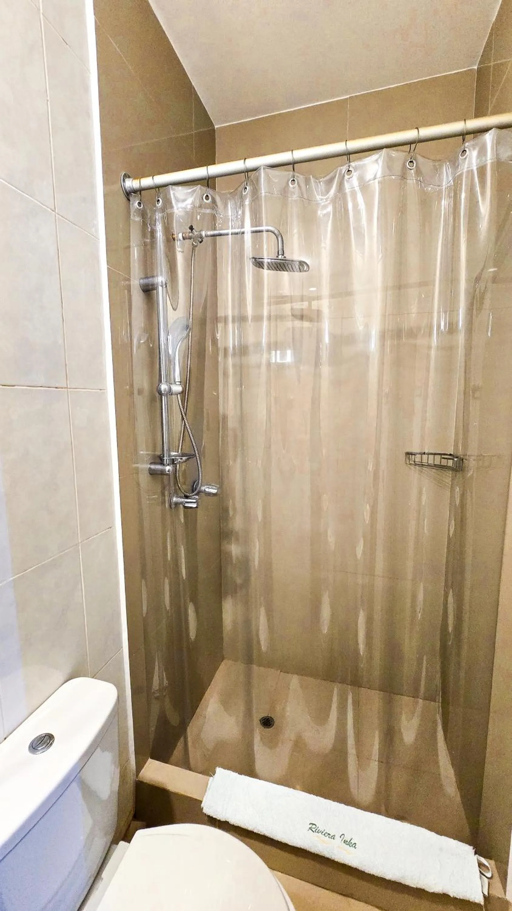 Shower in Hotel Riviera Inka Paracas