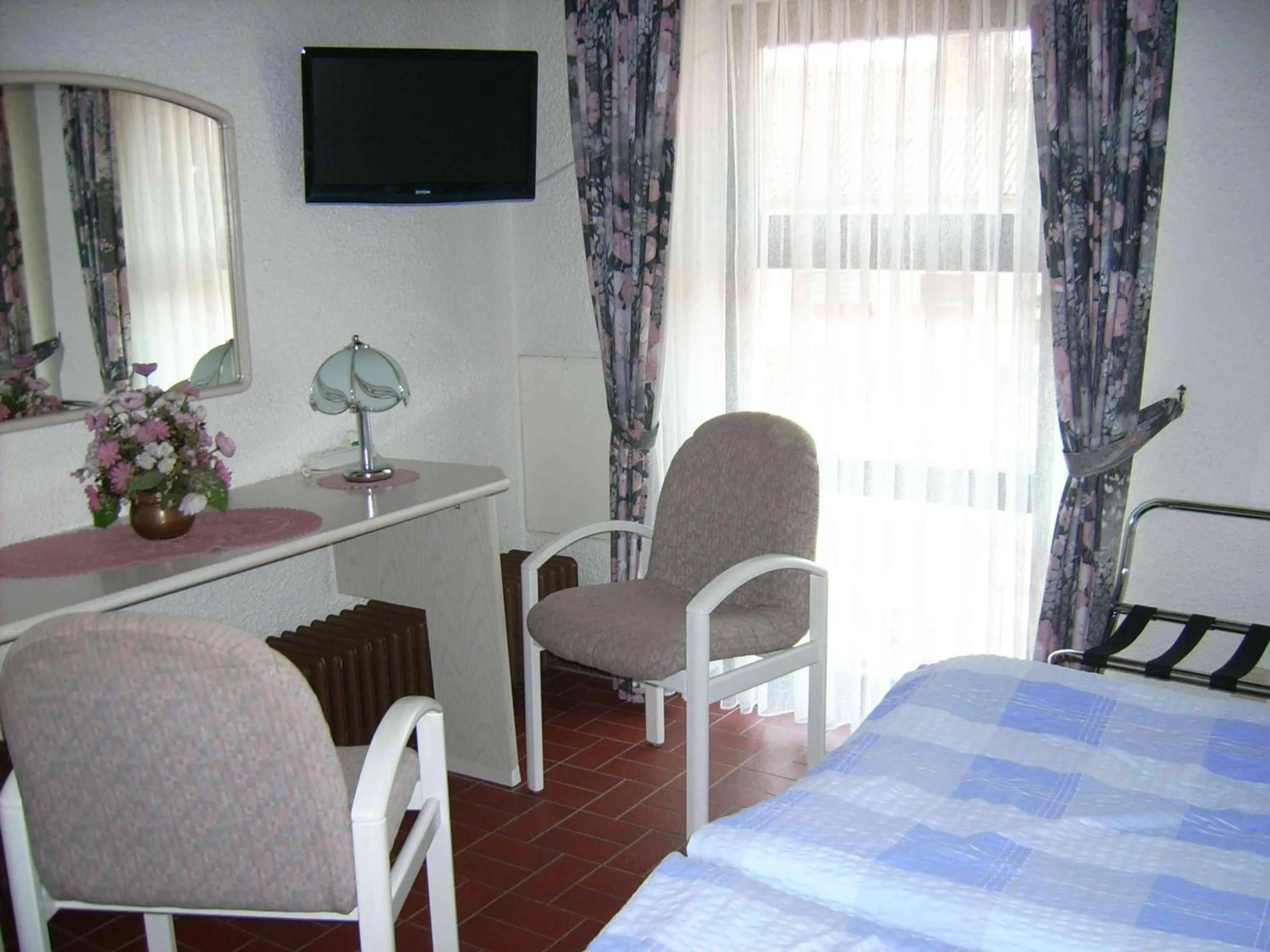 Seating area, Bed in Gästehaus Hochrhönblick