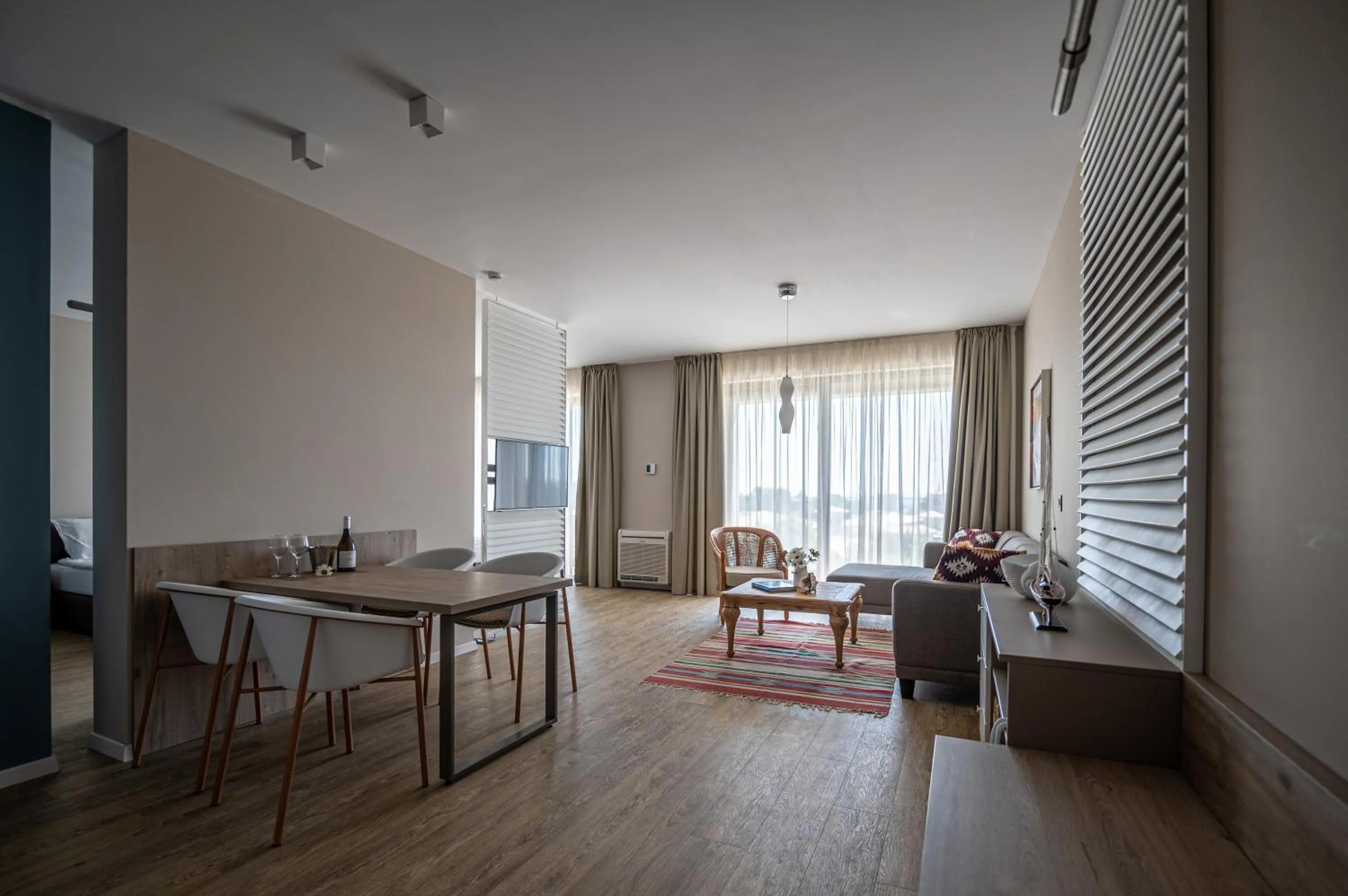 Romance Hotel and Family Suites