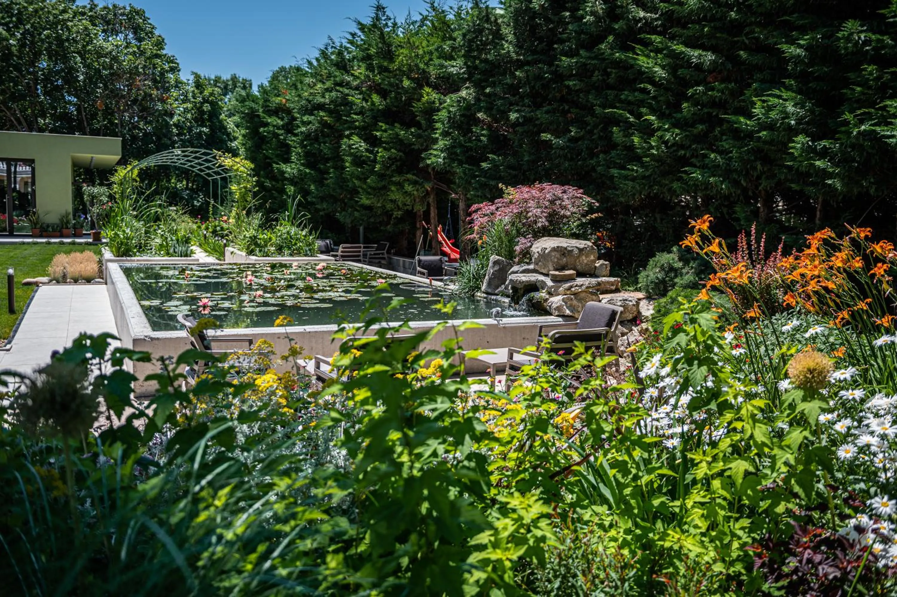 Romance Hotel and Family Suites