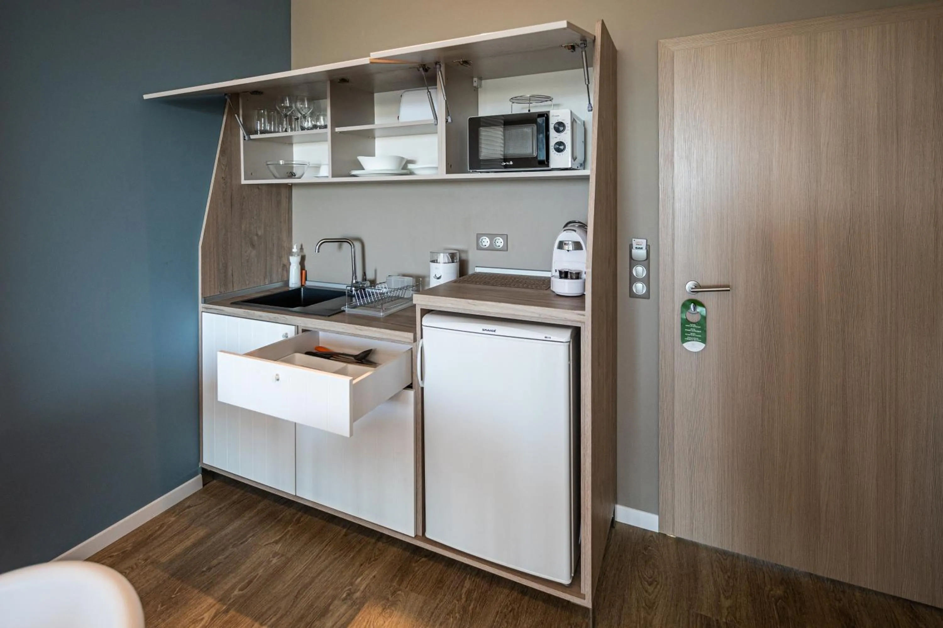 Romance Hotel and Family Suites