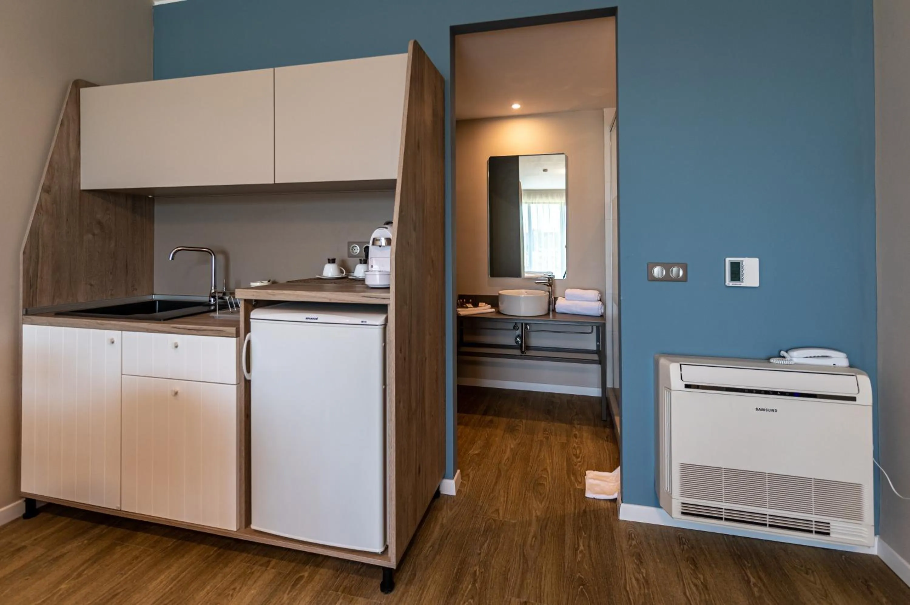 Romance Hotel and Family Suites