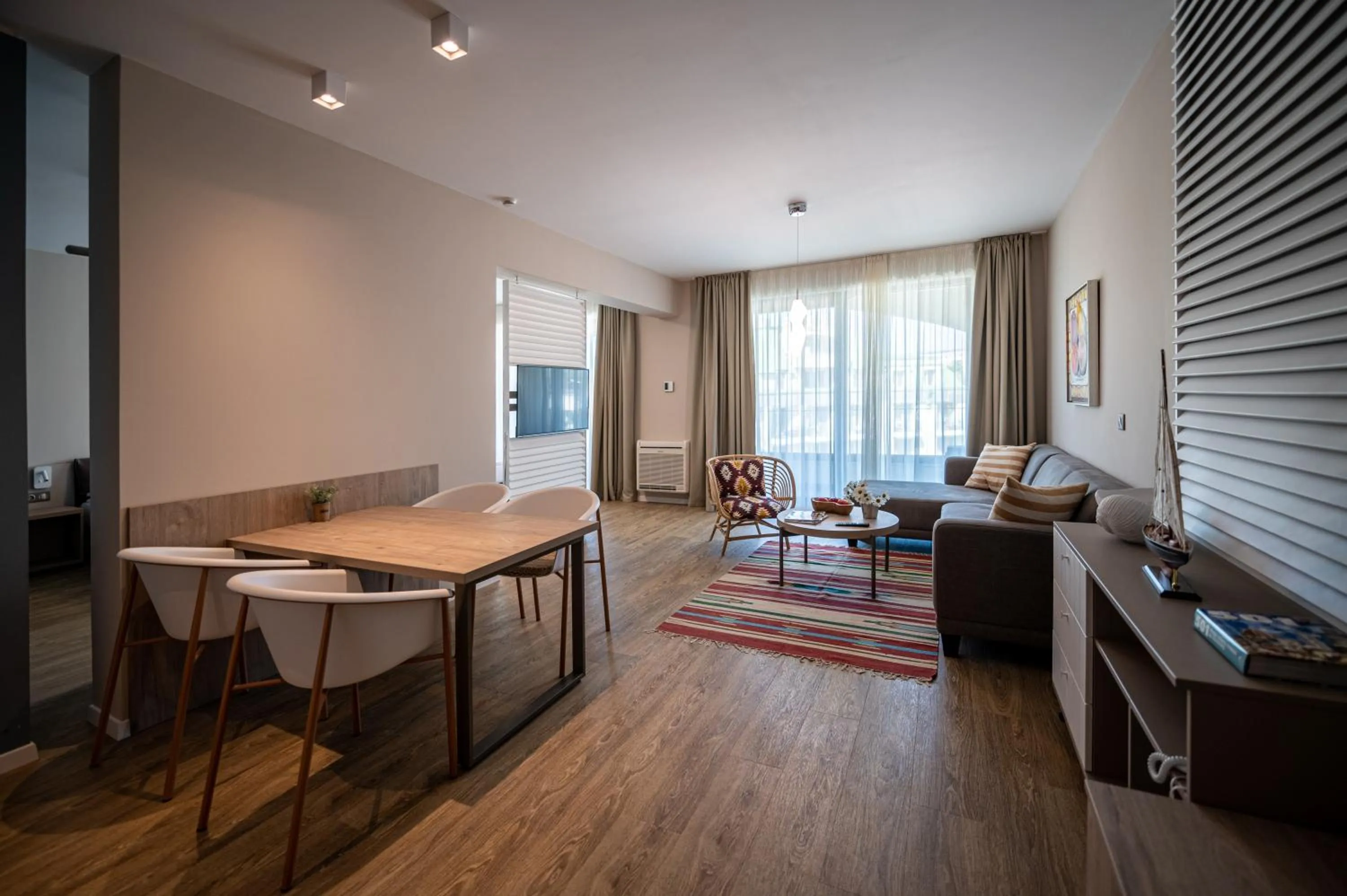 Romance Hotel and Family Suites