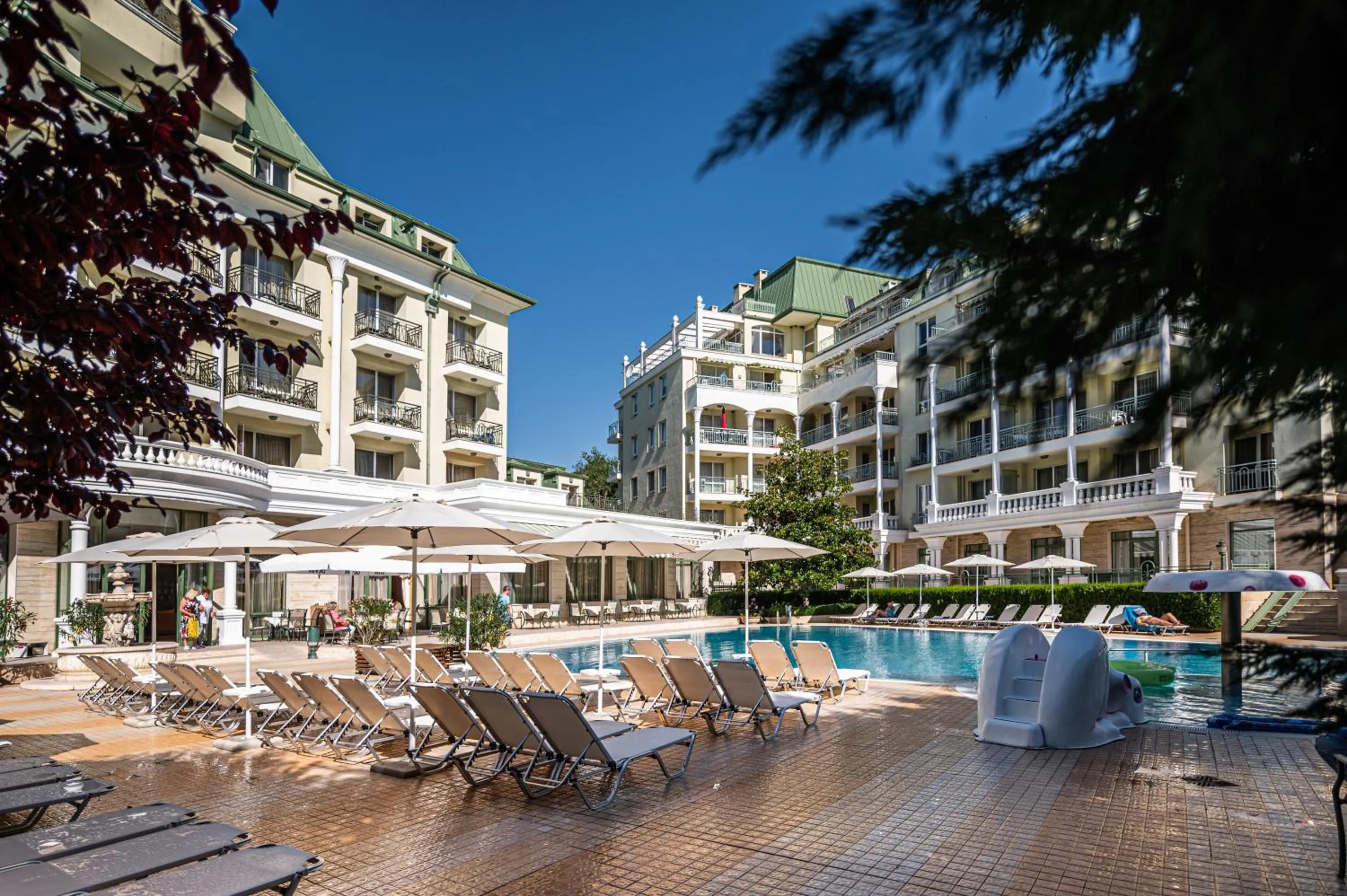 Romance Hotel and Family Suites