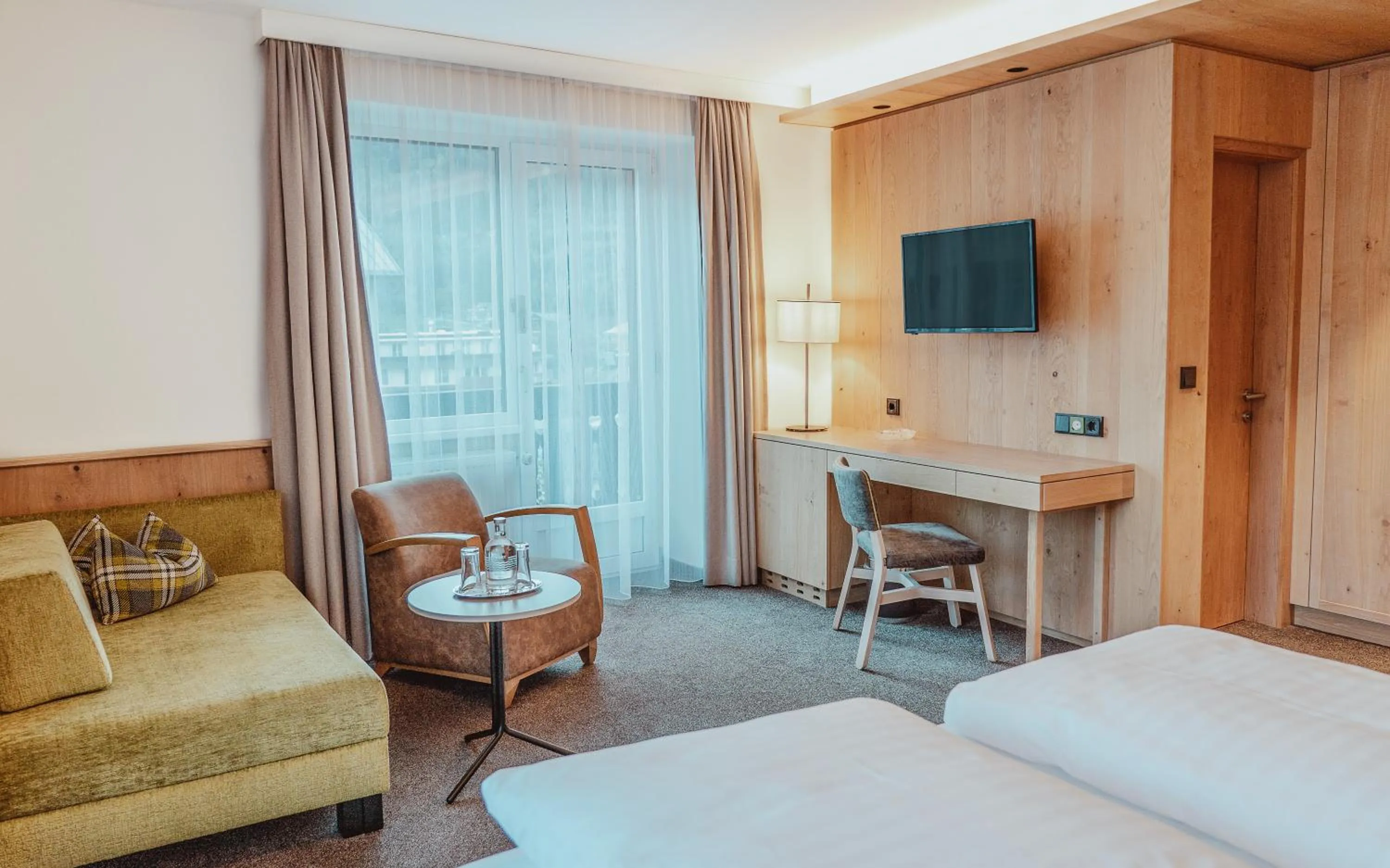 Bed in Österreichischer Hof-im Bademantel direkt in die Alpentherme