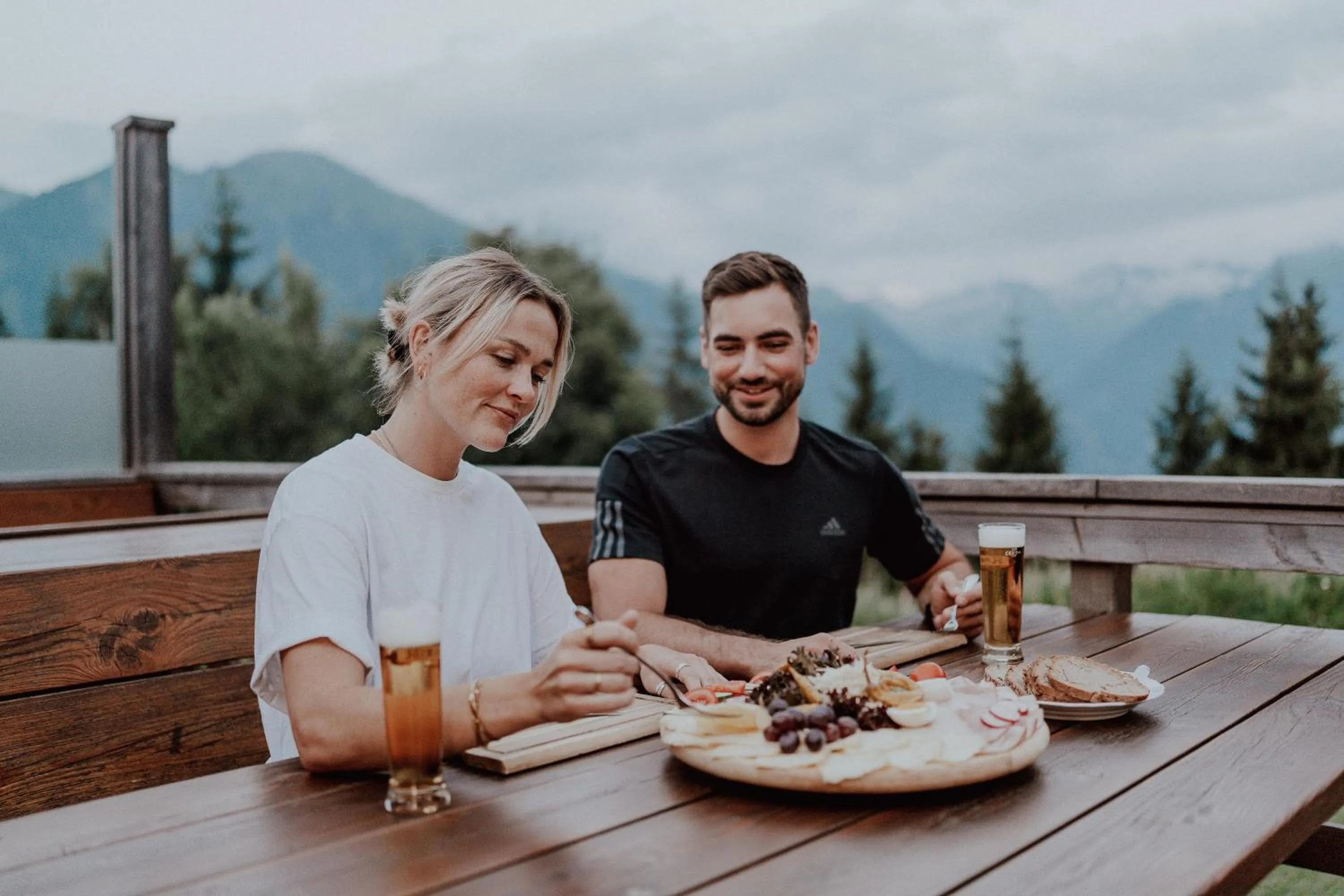 Day in Österreichischer Hof-im Bademantel direkt in die Alpentherme