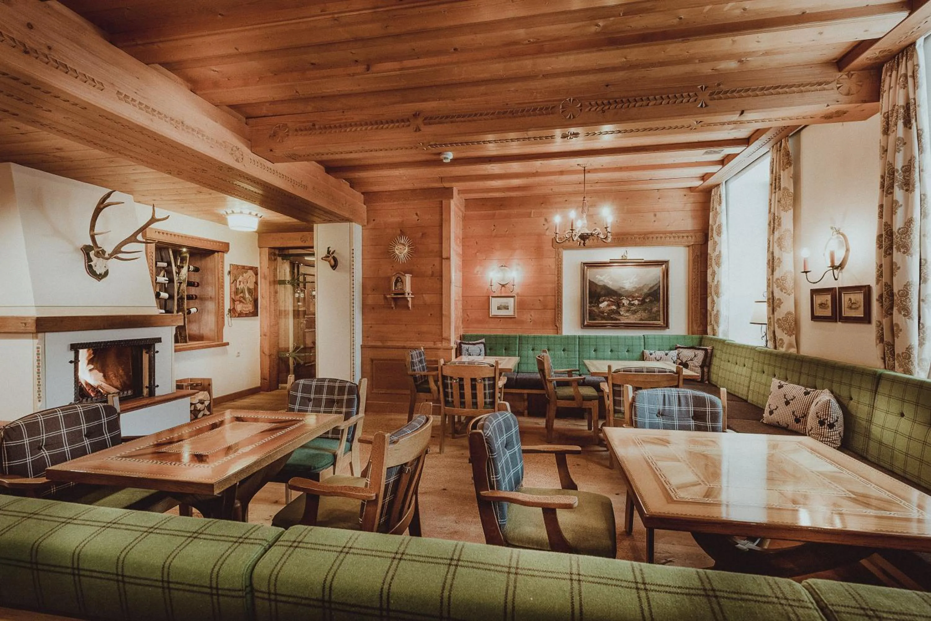 Lounge or bar in Österreichischer Hof-im Bademantel direkt in die Alpentherme