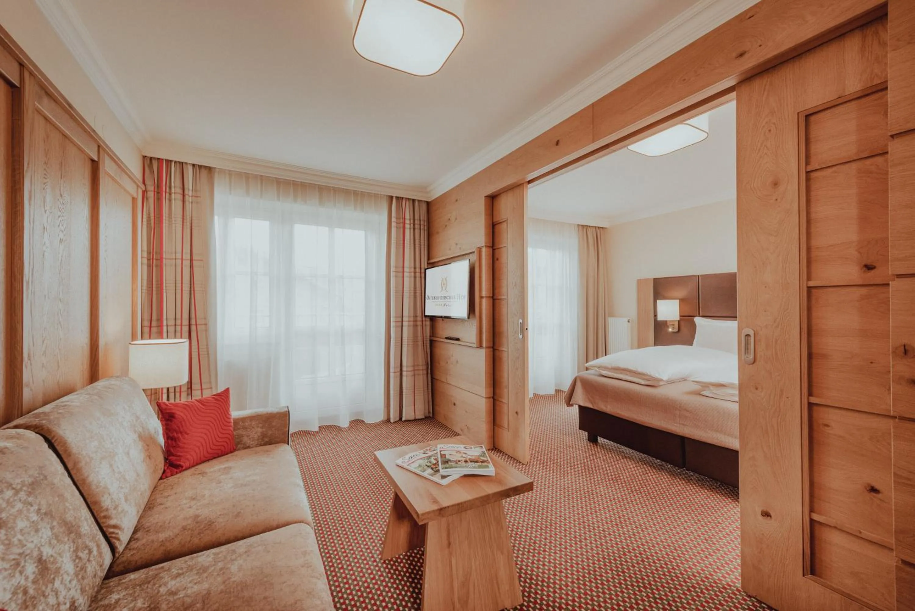 Bed in Österreichischer Hof-im Bademantel direkt in die Alpentherme