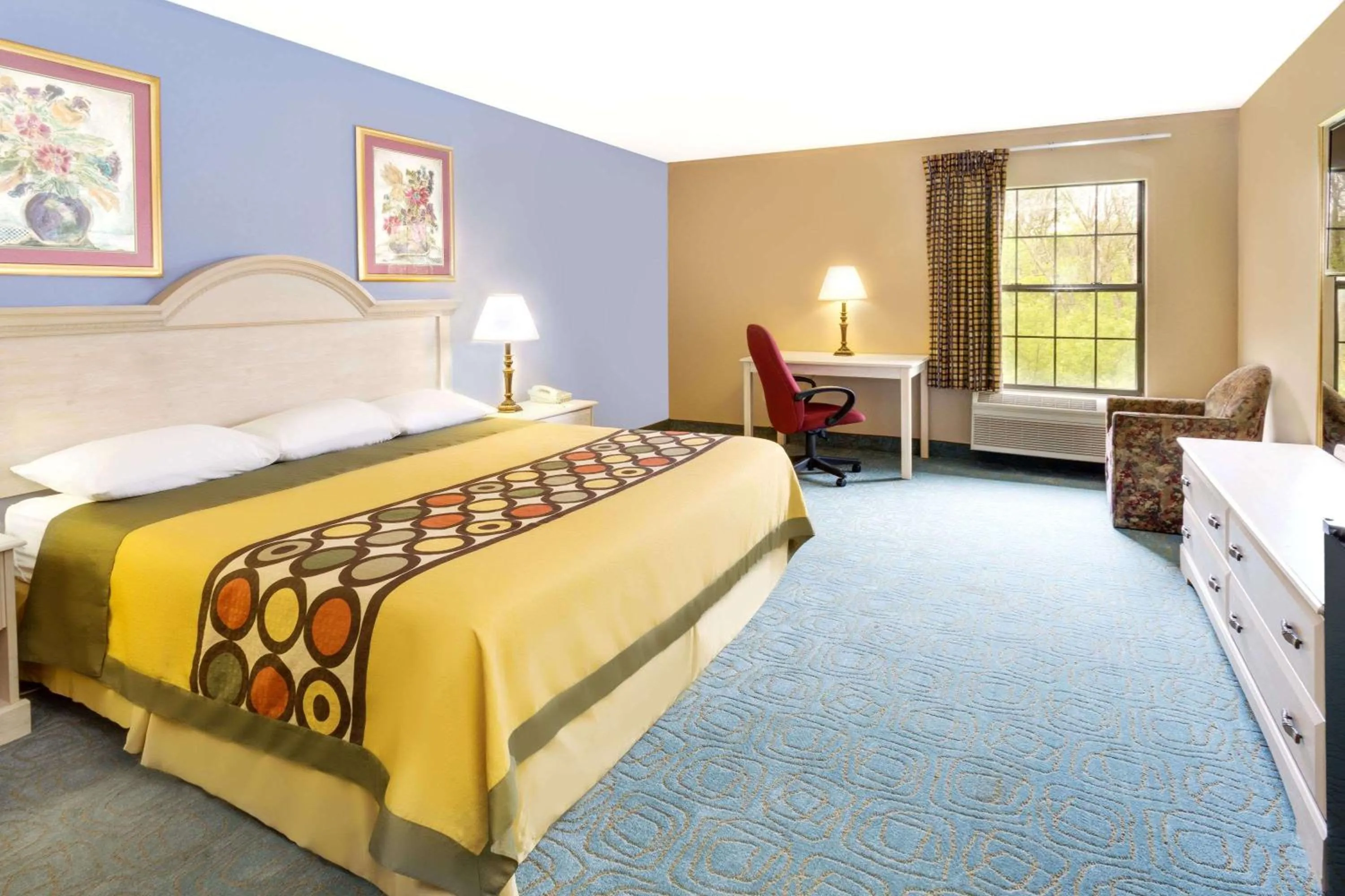 Photo of the whole room, Bed in Super 8 by Wyndham Freeport