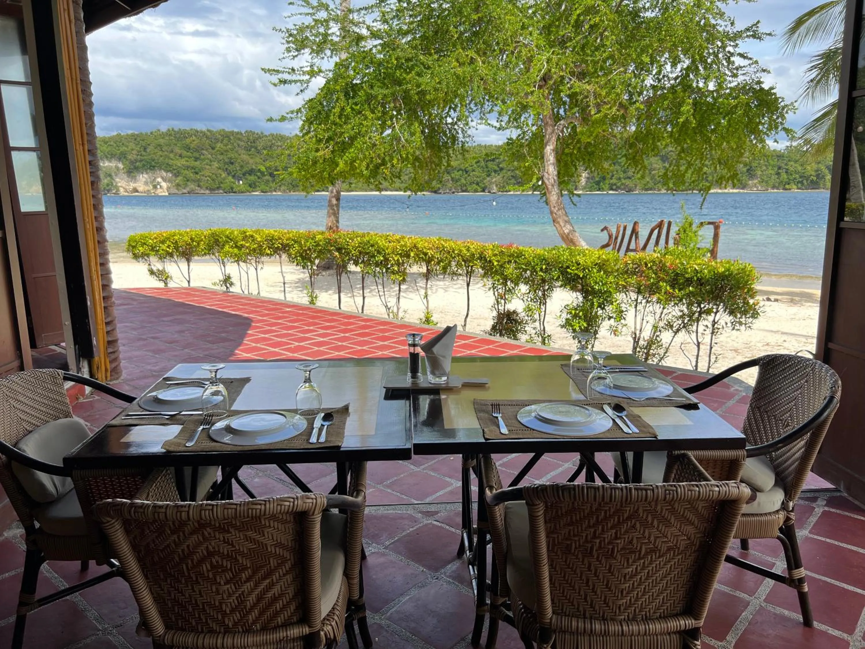 Restaurant/places to eat in Fridays Puerto Galera