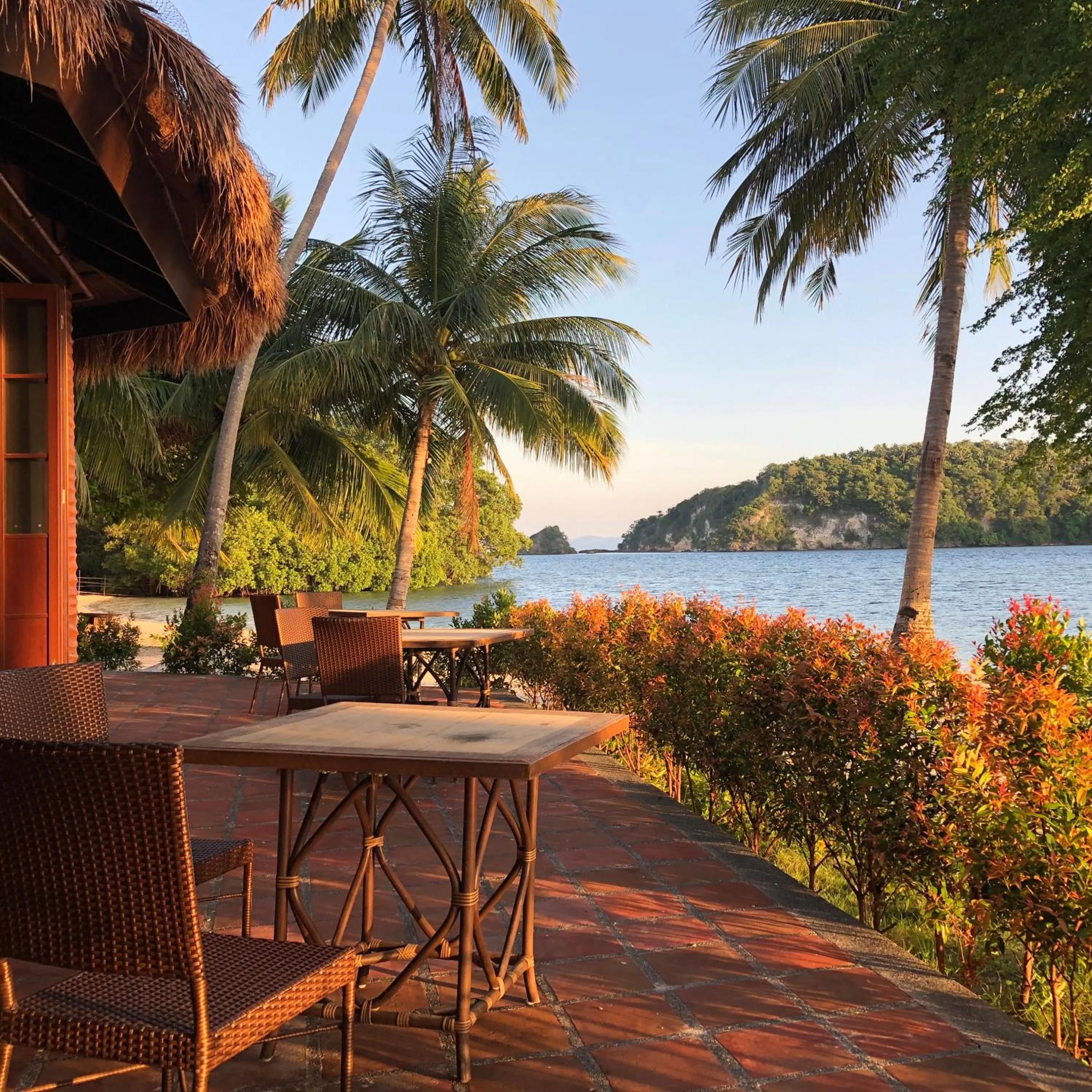 Restaurant/places to eat in Fridays Puerto Galera