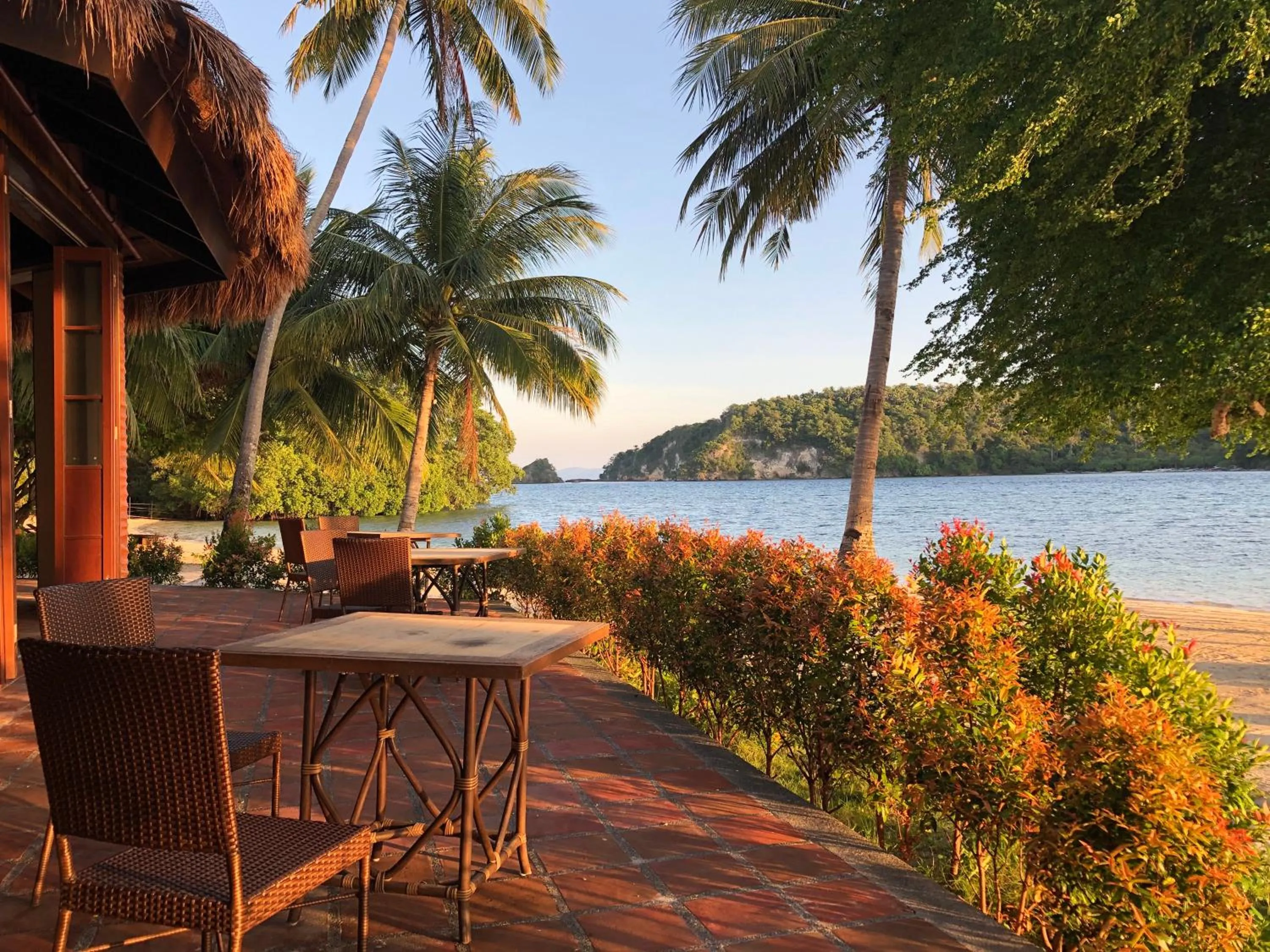 Restaurant/places to eat in Fridays Puerto Galera