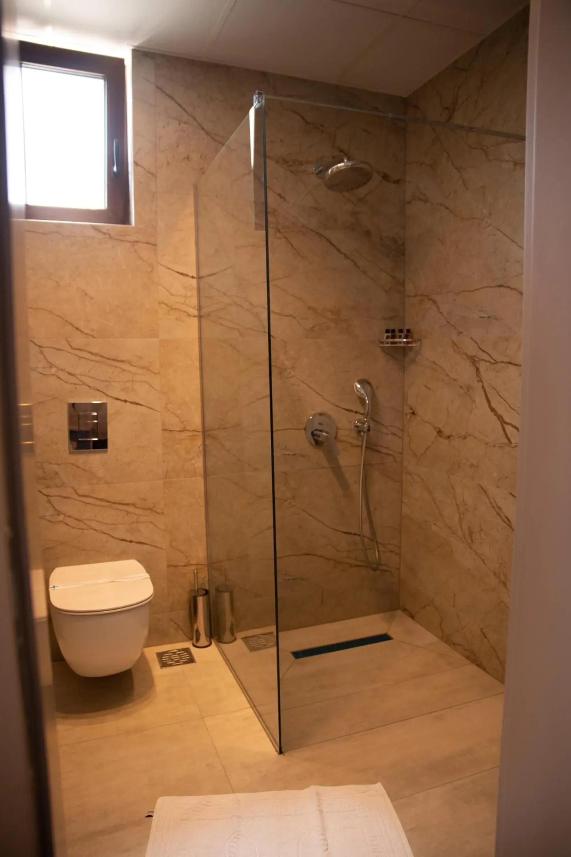 Deluxe Double or Twin Room with Lake View in Hotel Aleksandrija Deluxe Double or Twin Room with Lake View in Hotel Aleksandrija