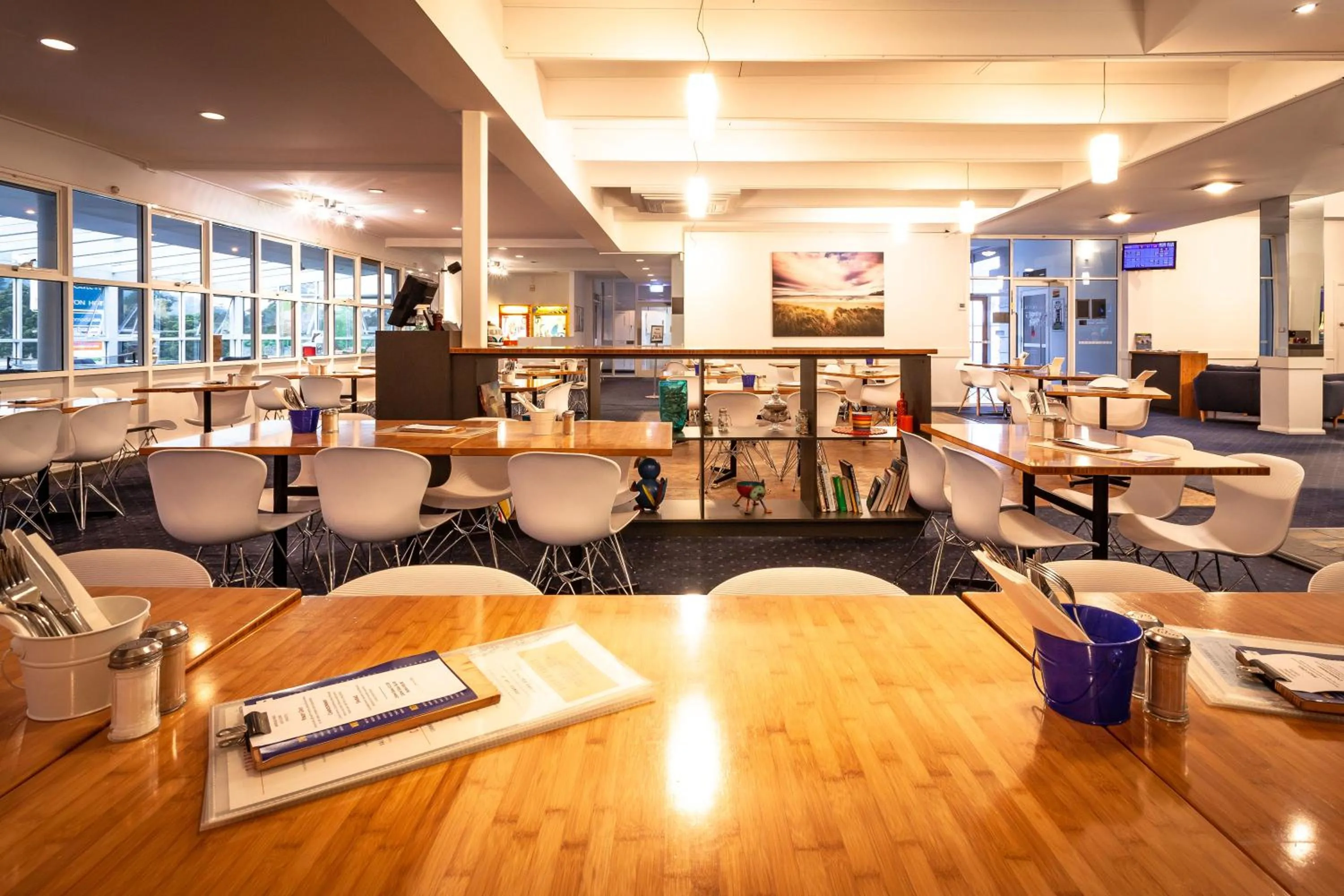 Restaurant/places to eat in Kingston Hotel