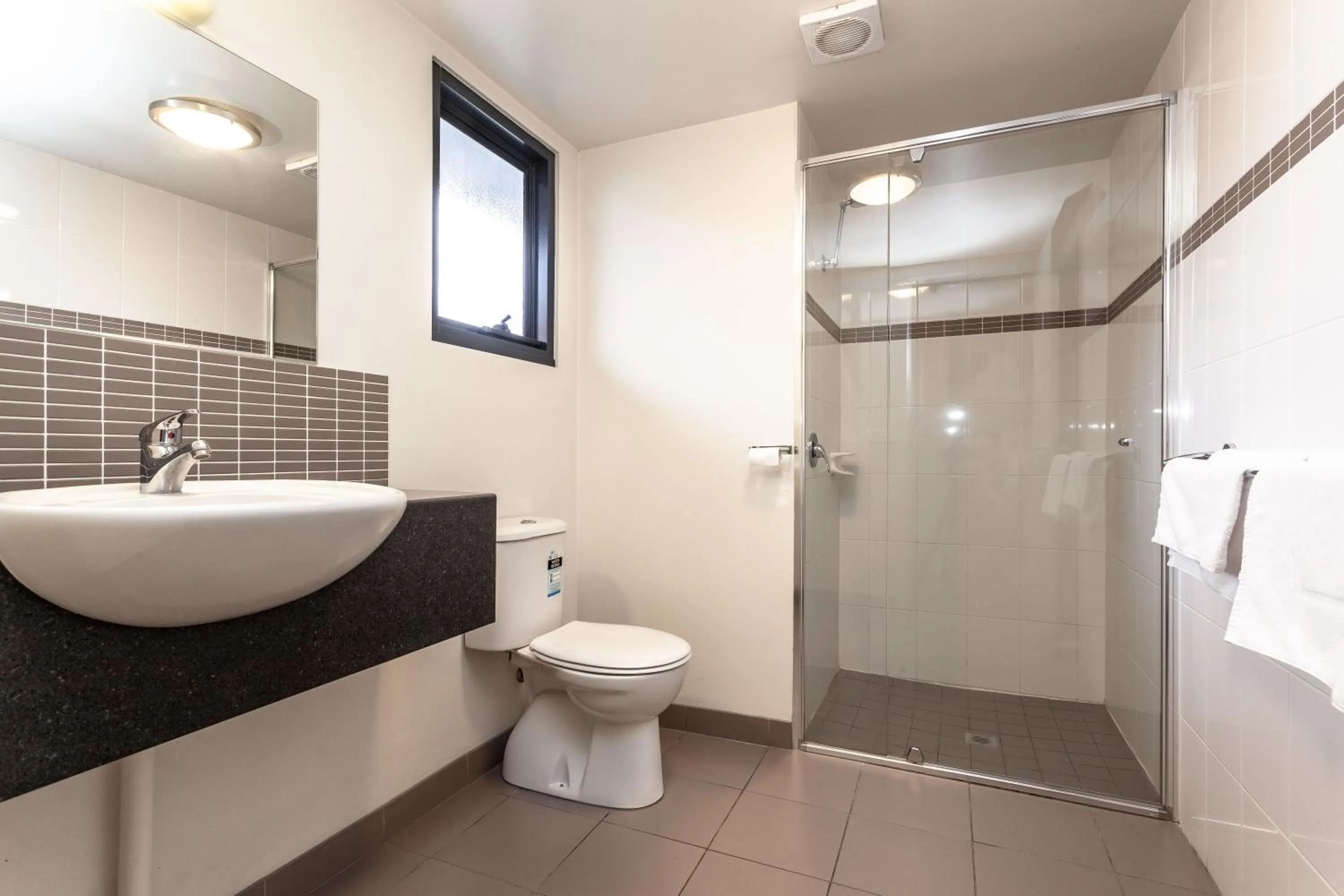 Bathroom in Kingston Hotel