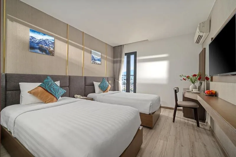 Quiet street view, Bed in Sochi Hotel