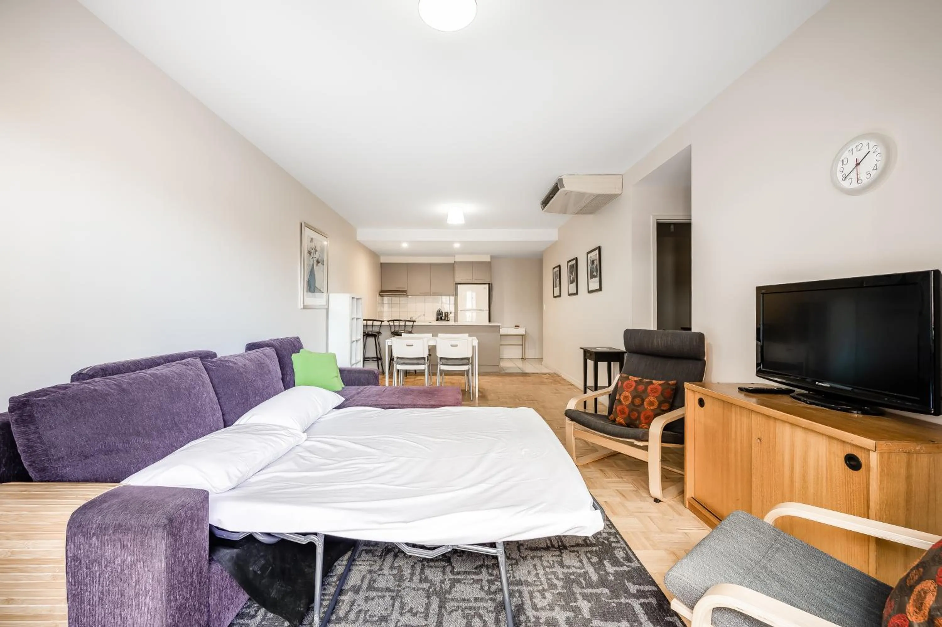 Bed in Swainson on Union