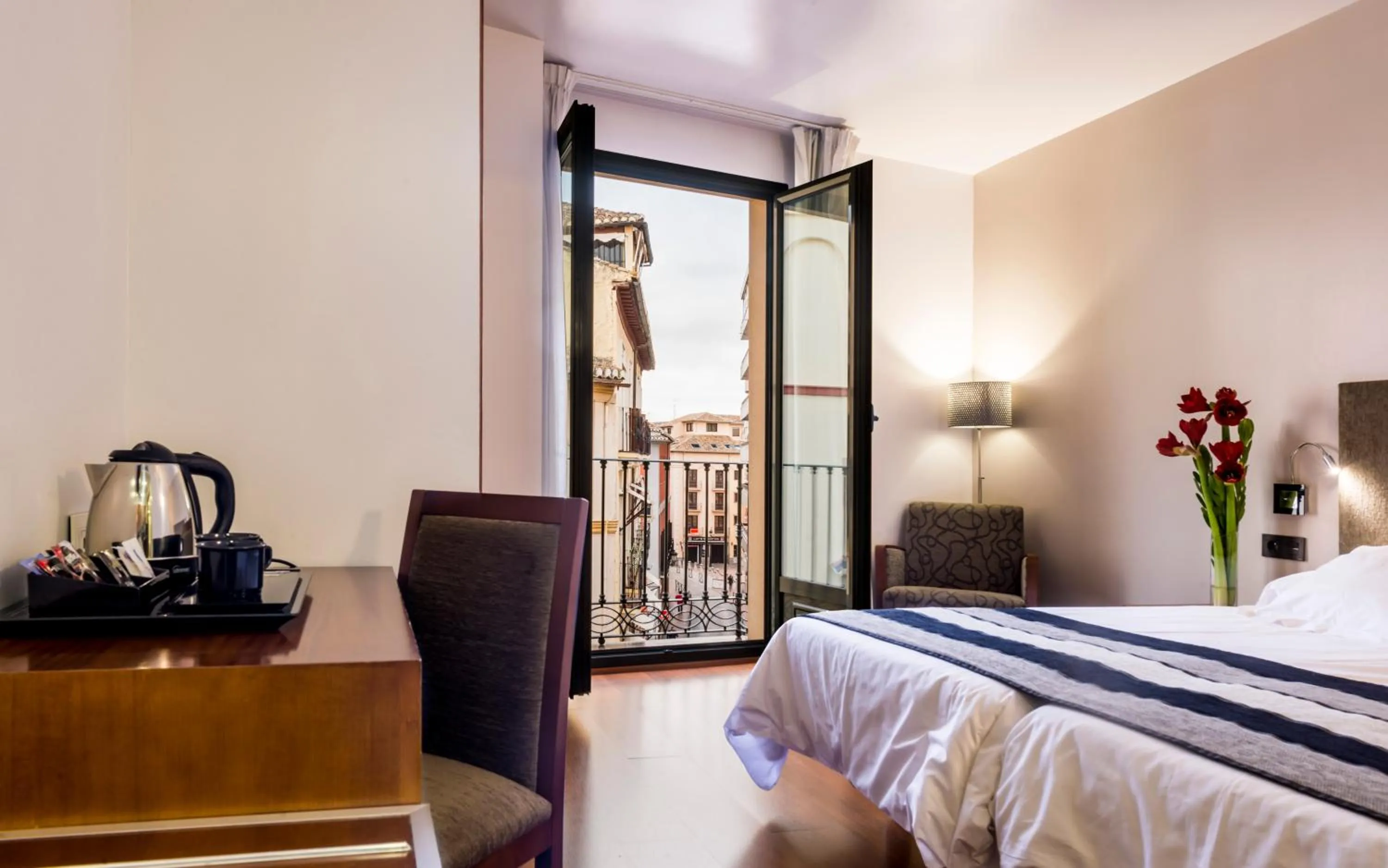 Photo of the whole room, Bed in Monjas del Carmen Hotel