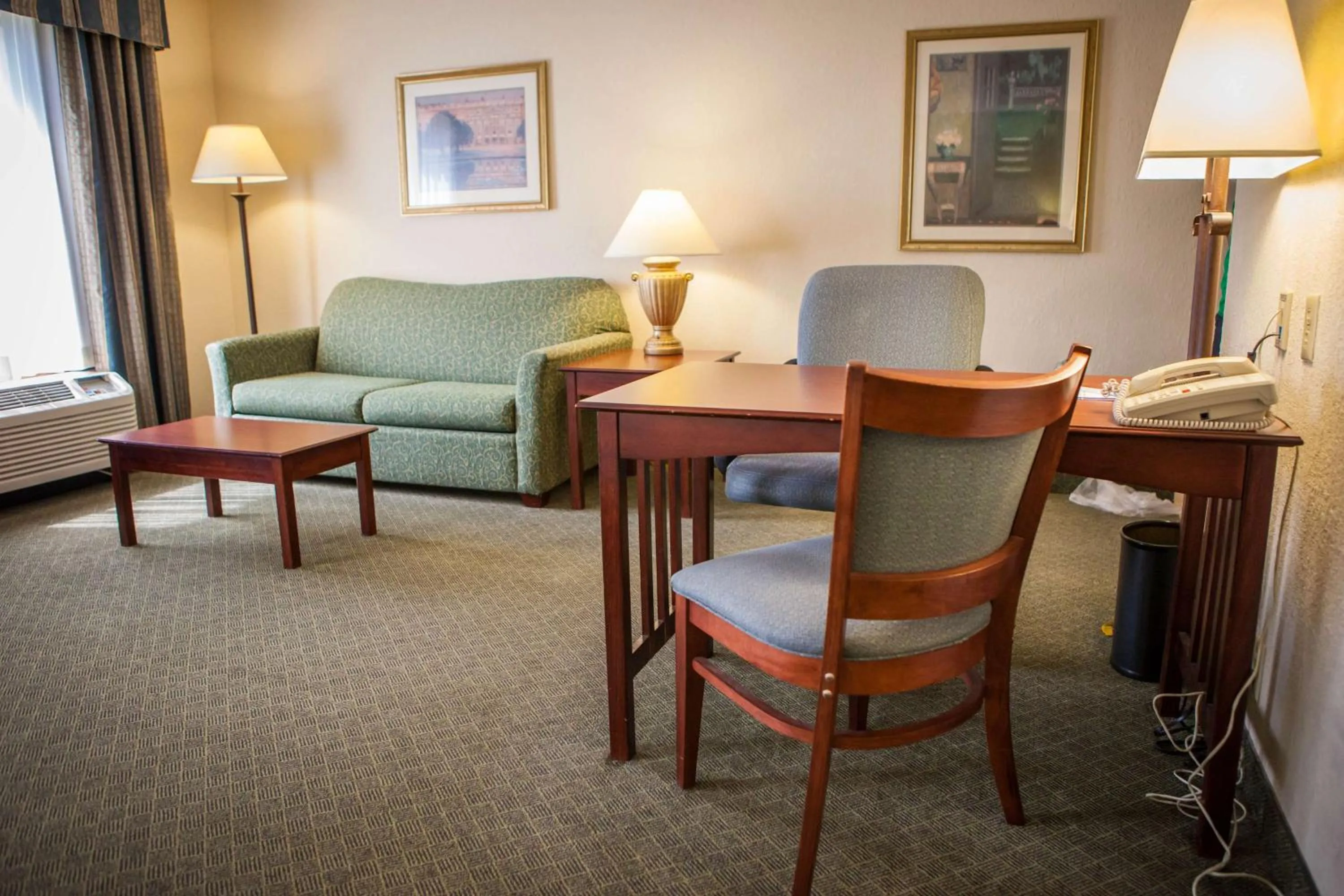 Living room in Hampton Inn & Suites, Springfield SW