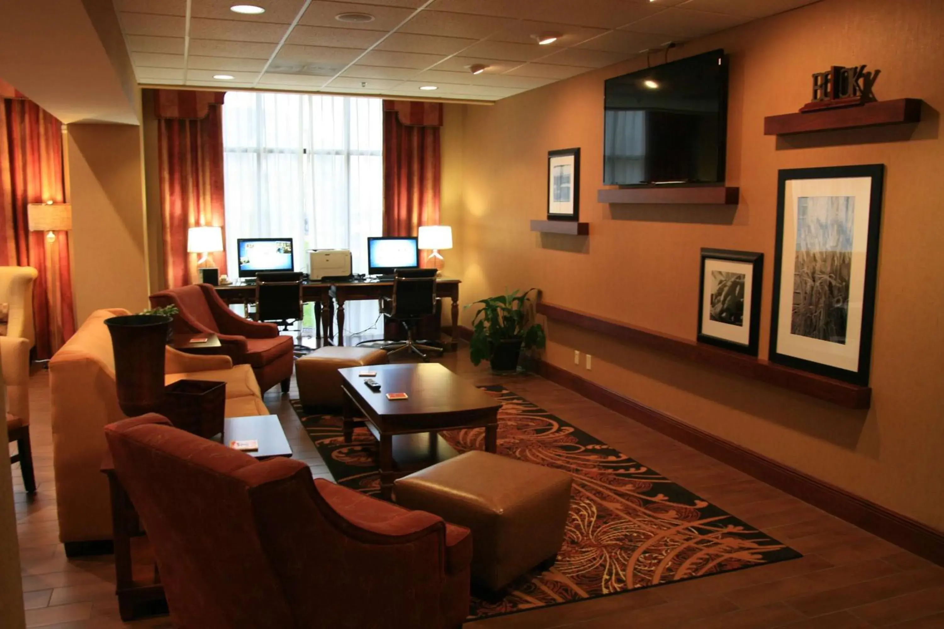 Lobby or reception in Hampton Inn & Suites, Springfield SW Lobby or reception in Hampton Inn & Suites, Springfield SW