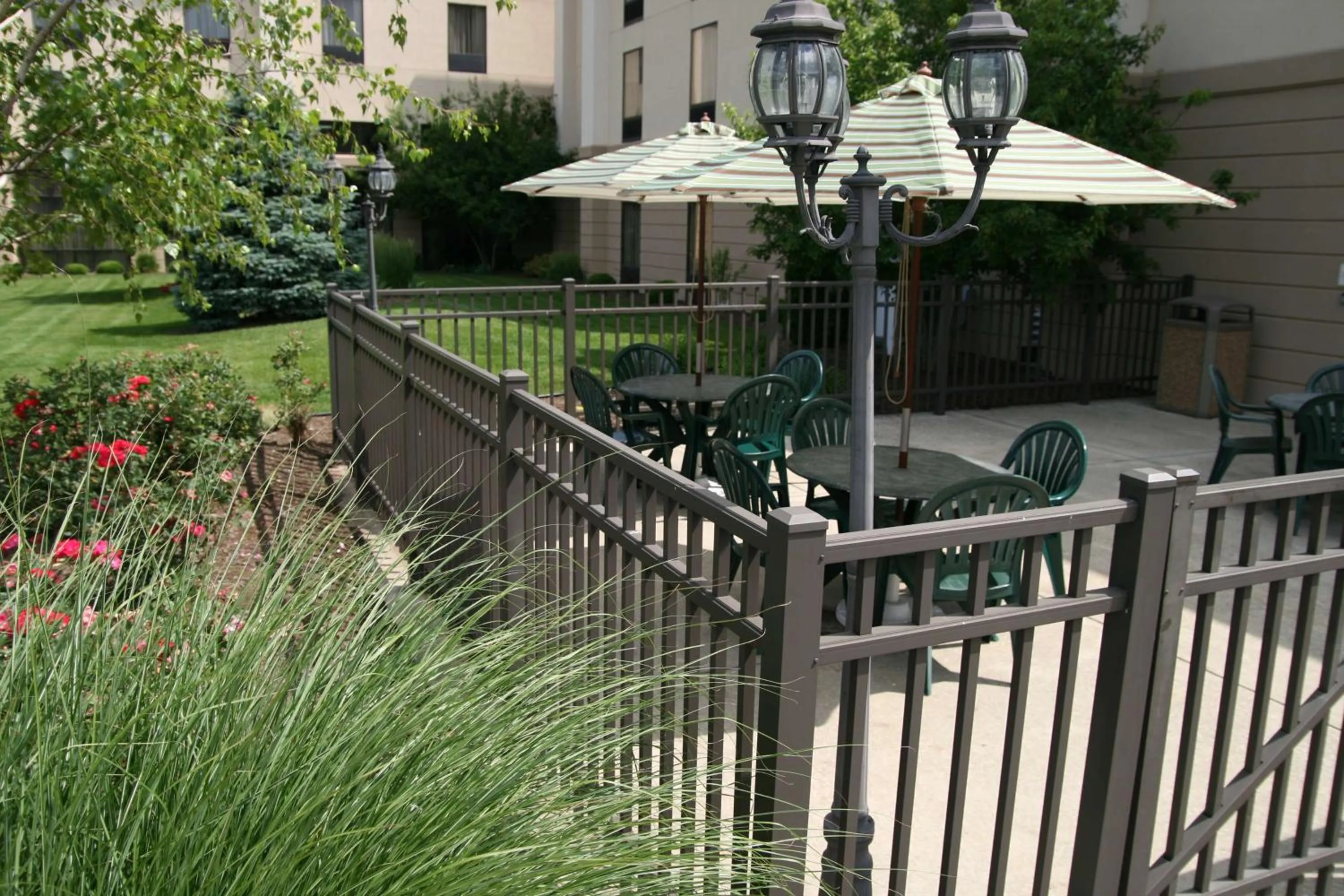 Property building in Hampton Inn & Suites, Springfield SW