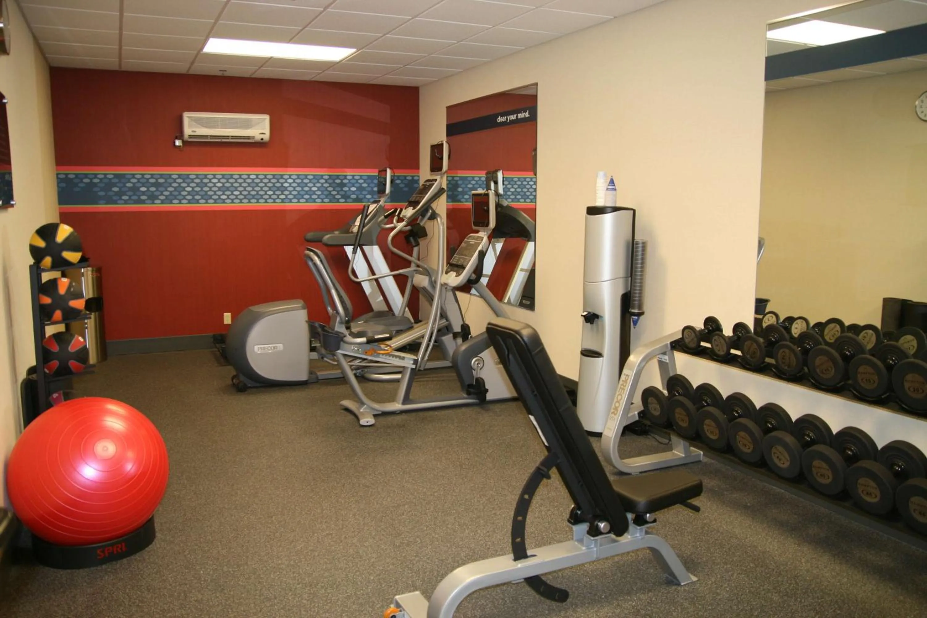 Fitness centre/facilities in Hampton Inn & Suites, Springfield SW