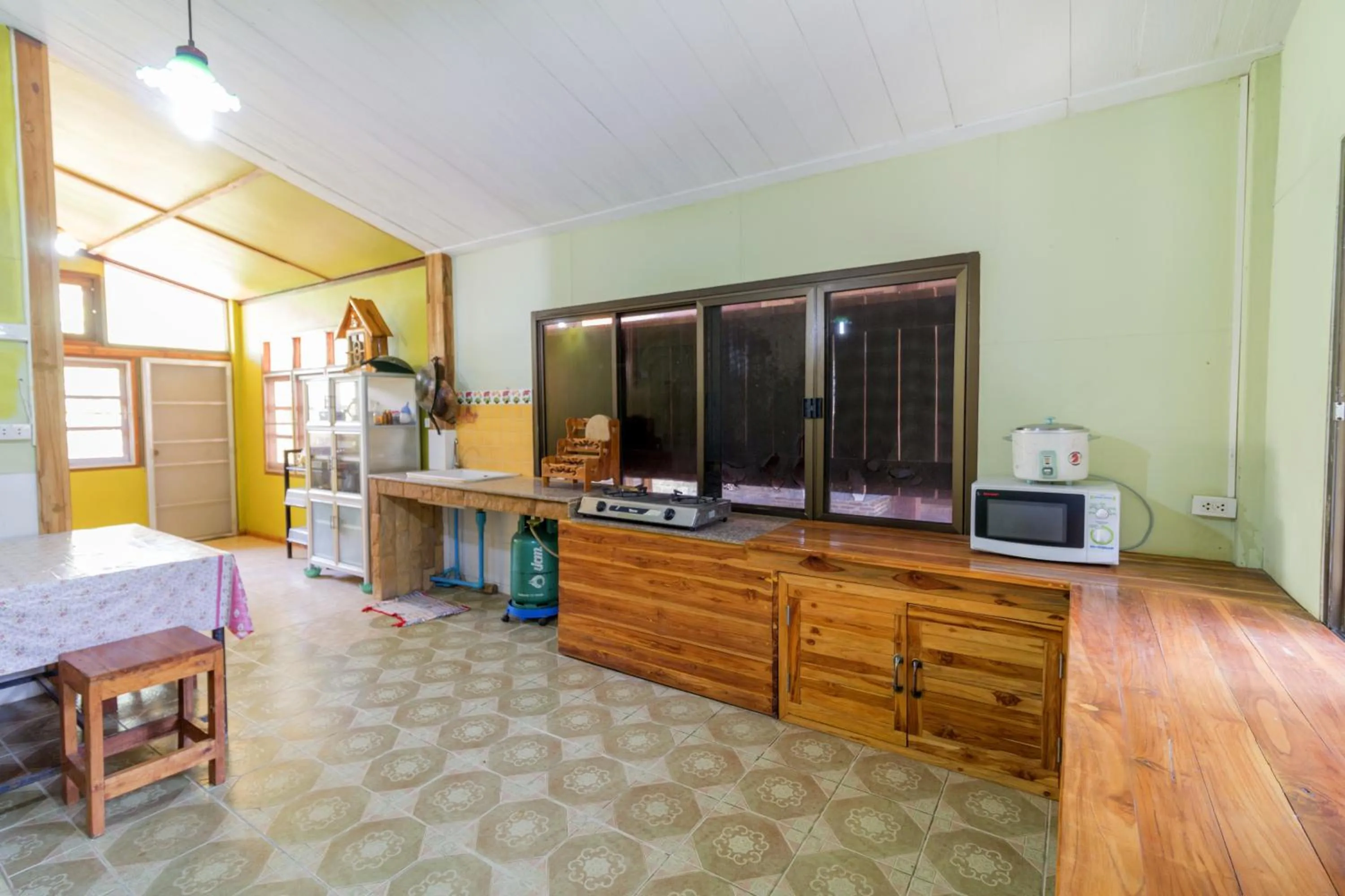 Kitchen or kitchenette in Rosemary House
