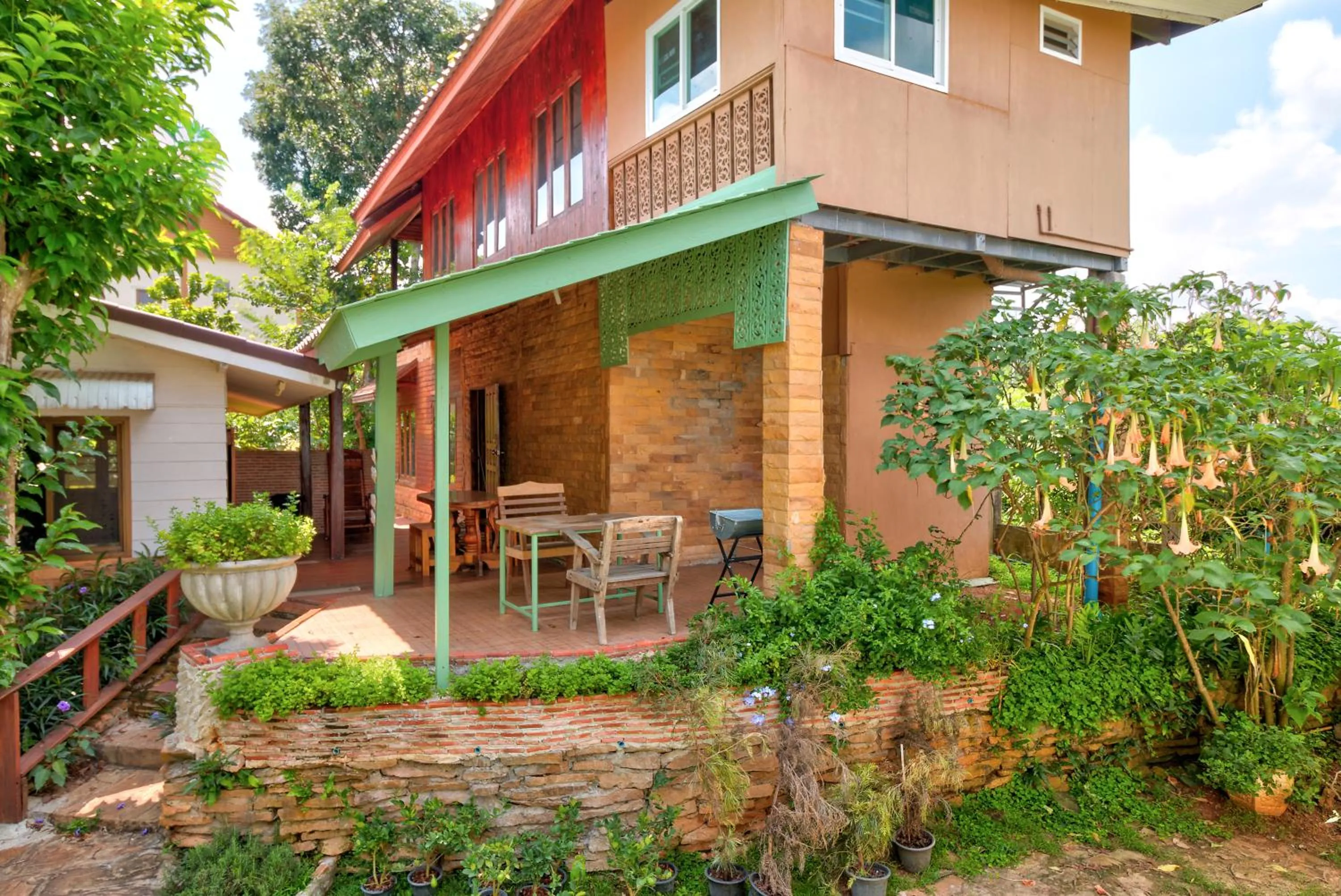 Facade/entrance in Rosemary House