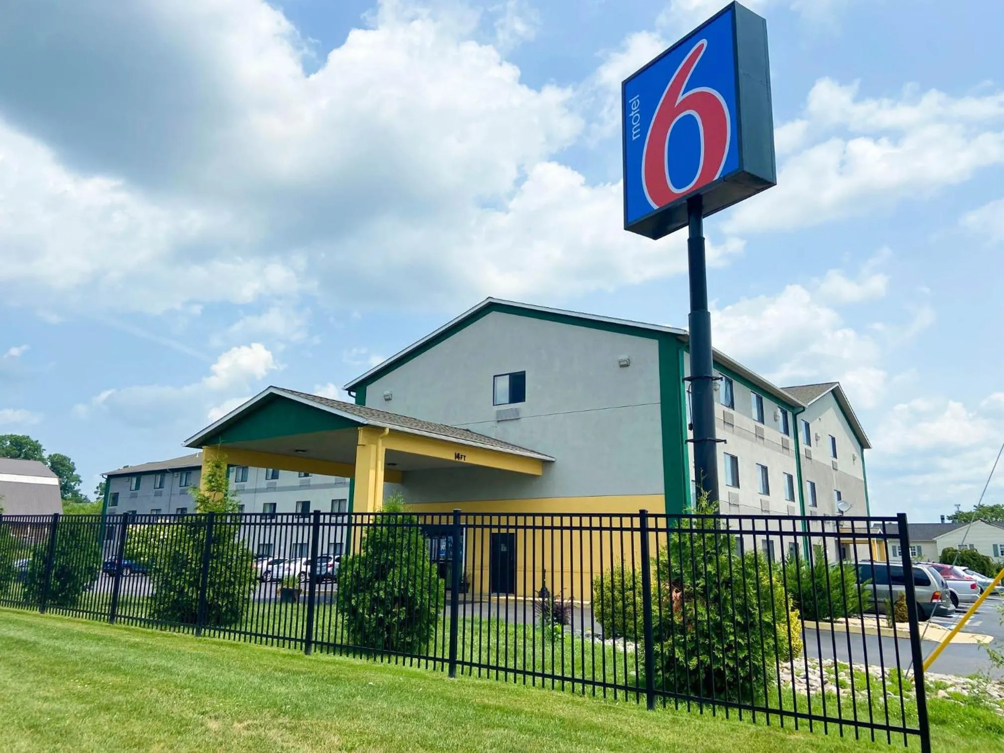Property building in Motel 6 Lancaster