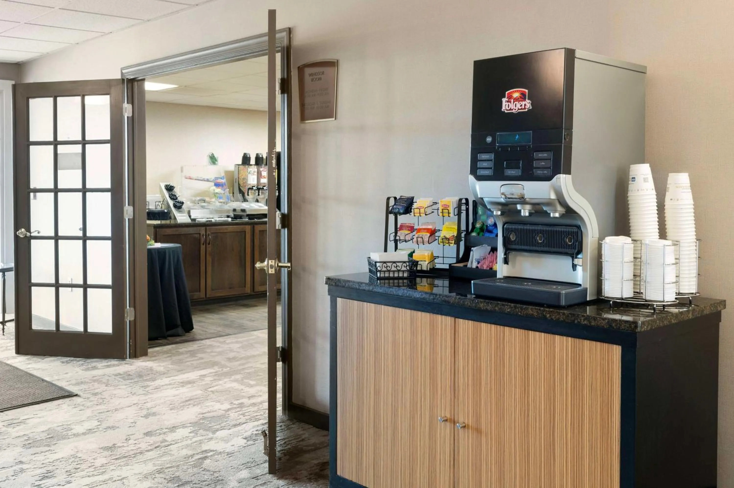 Restaurant/places to eat in Best Western Westminster Hotel