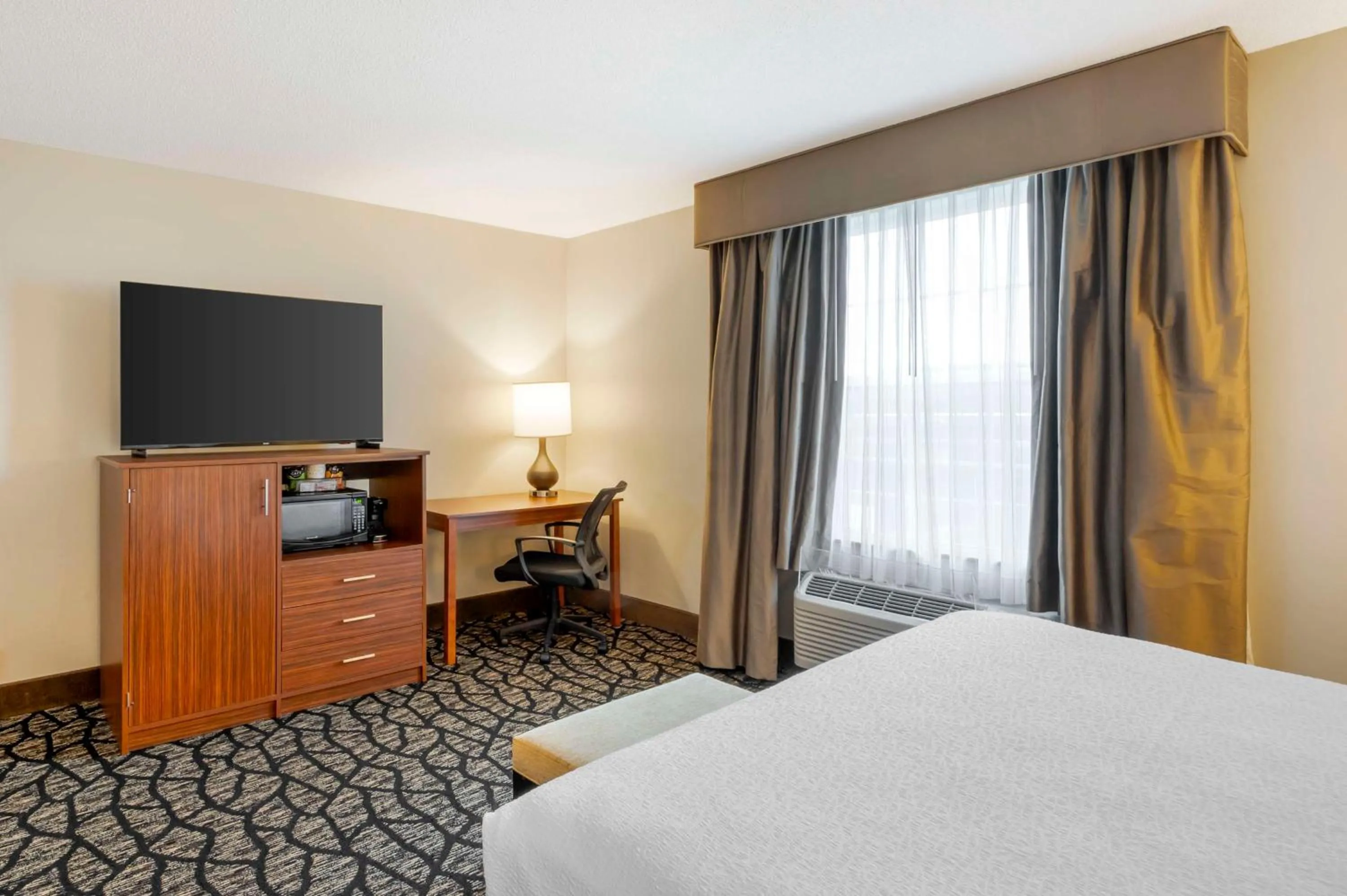 Bedroom, Bed in Best Western Westminster Hotel