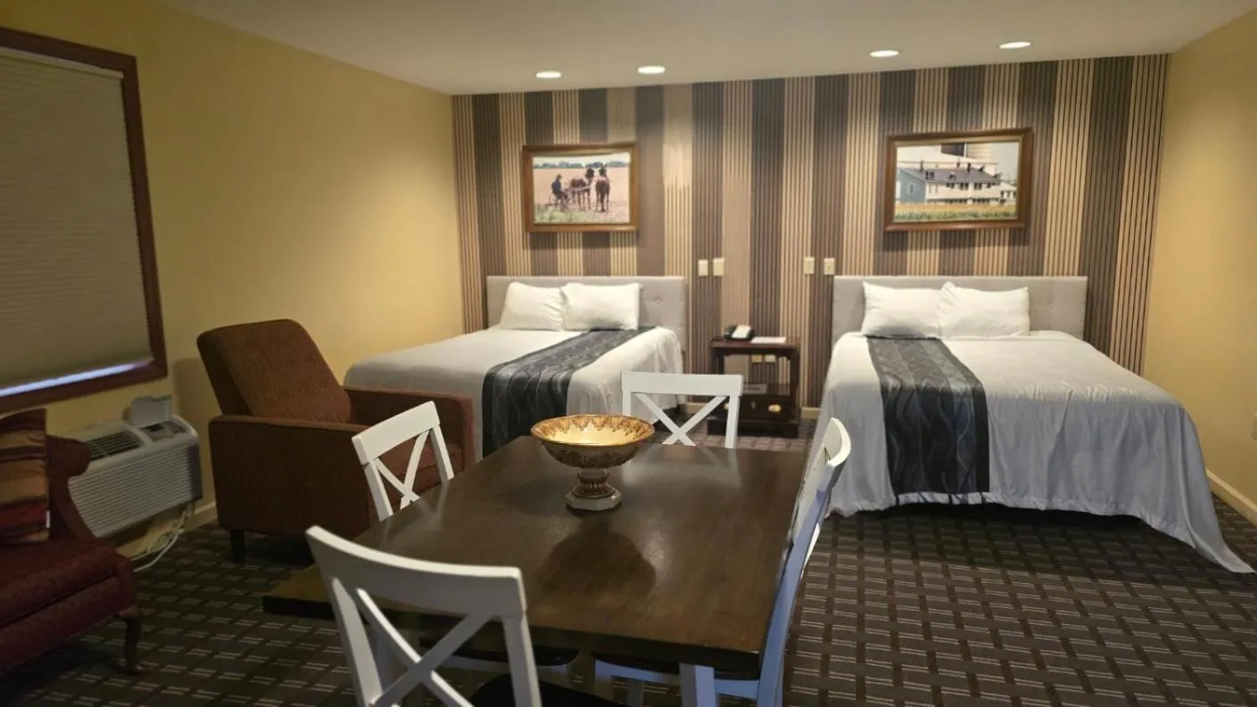 Photo of the whole room, Bed in Classic Inn Lancaster