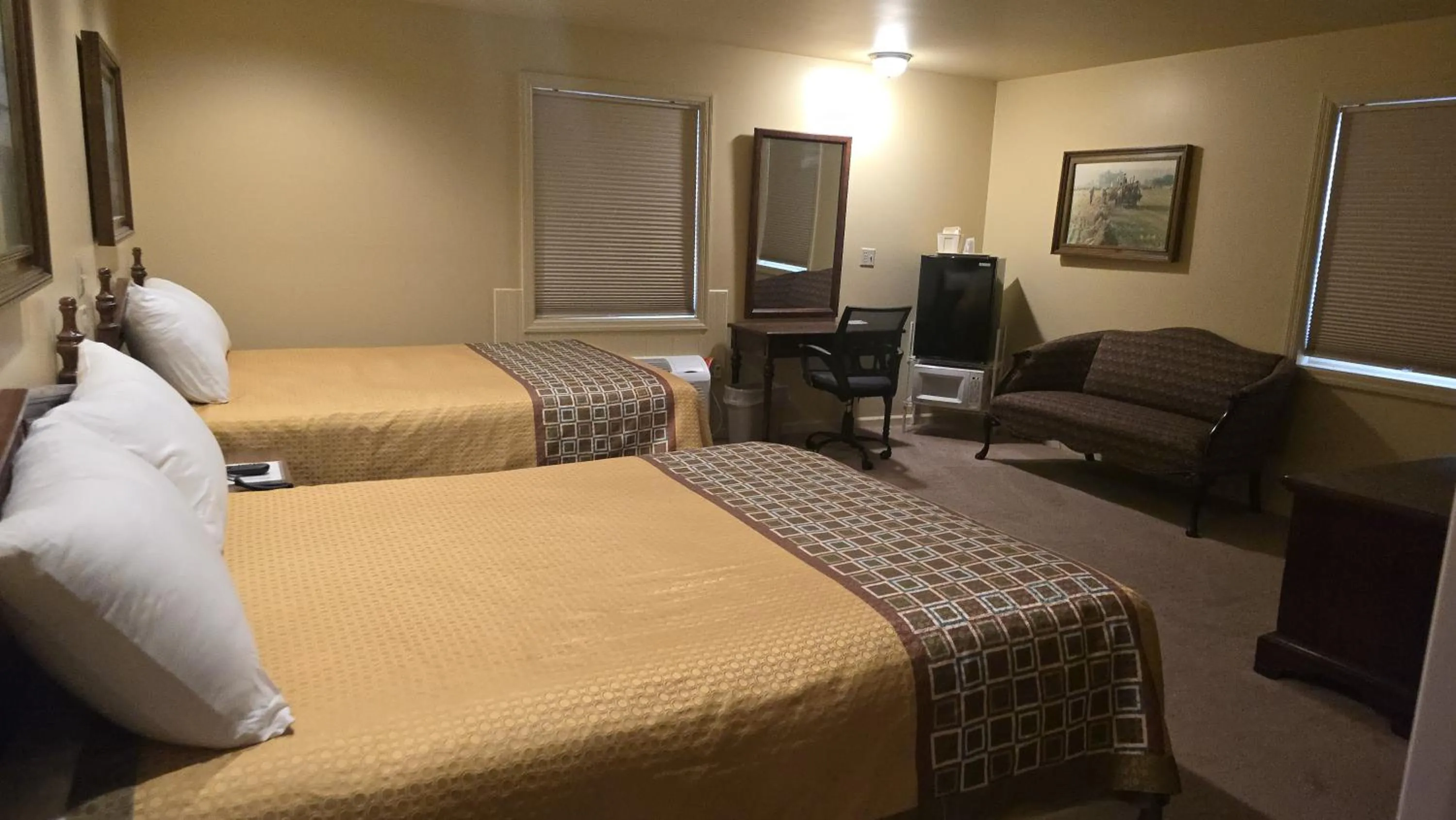 Bed in Classic Inn Lancaster