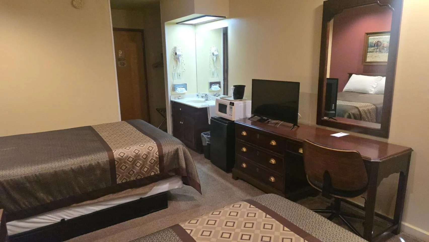 Bed in Classic Inn Lancaster