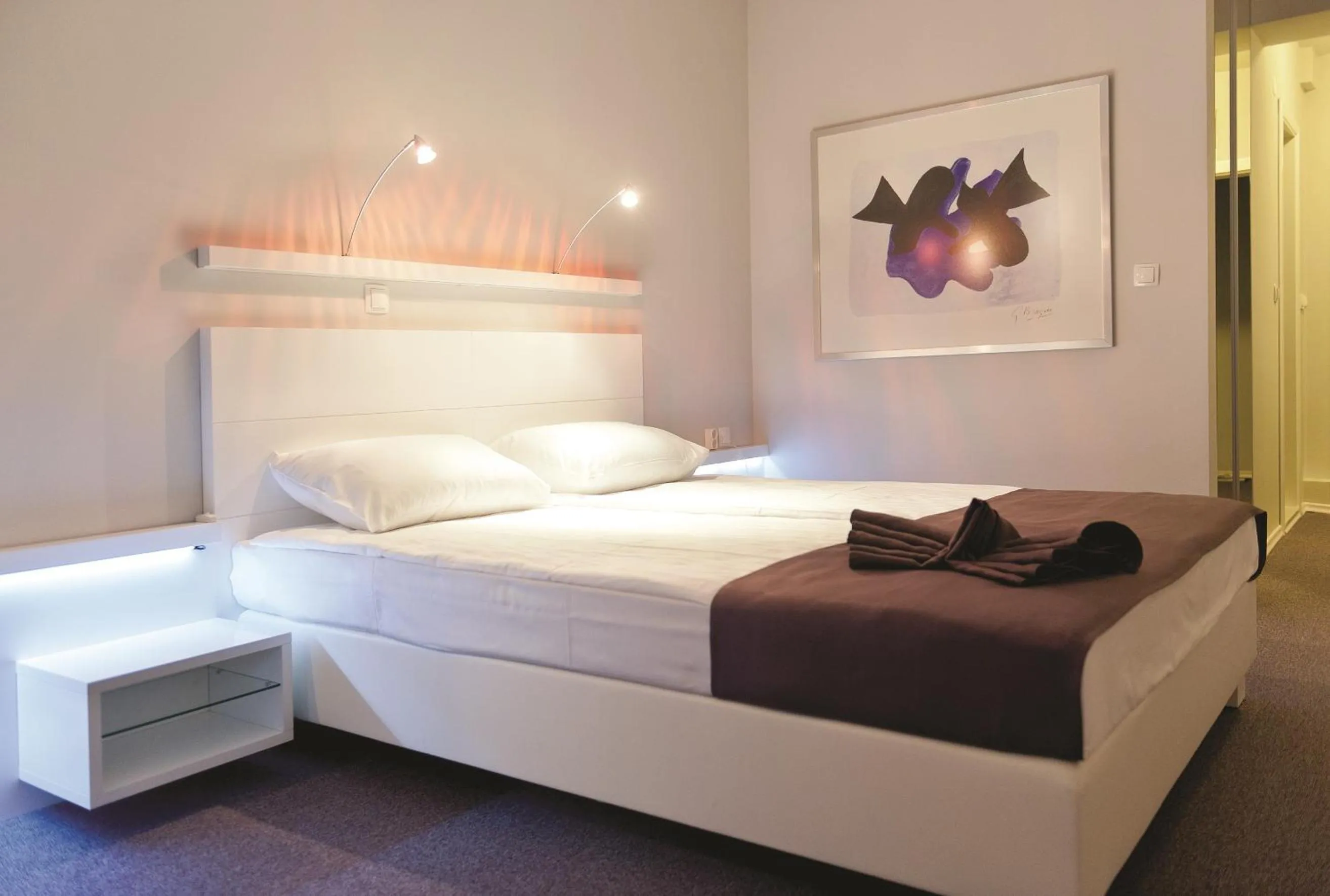 Bed in Leonardo Hotel