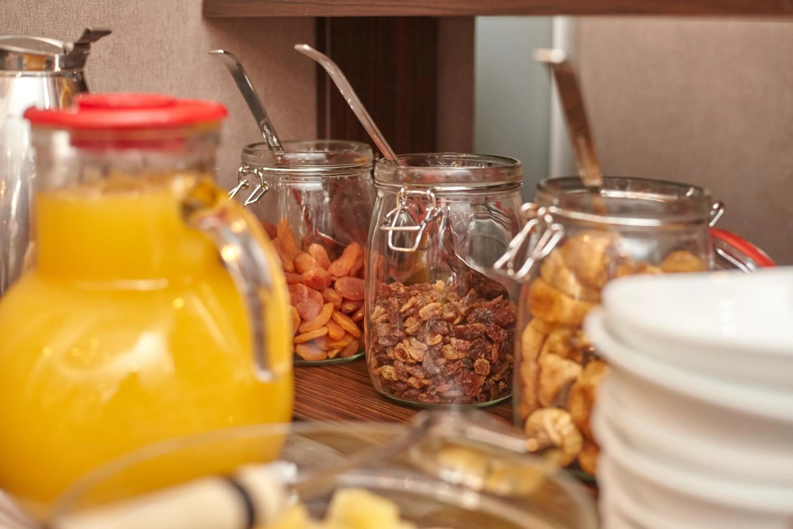 Food and drinks in Leonardo Hotel