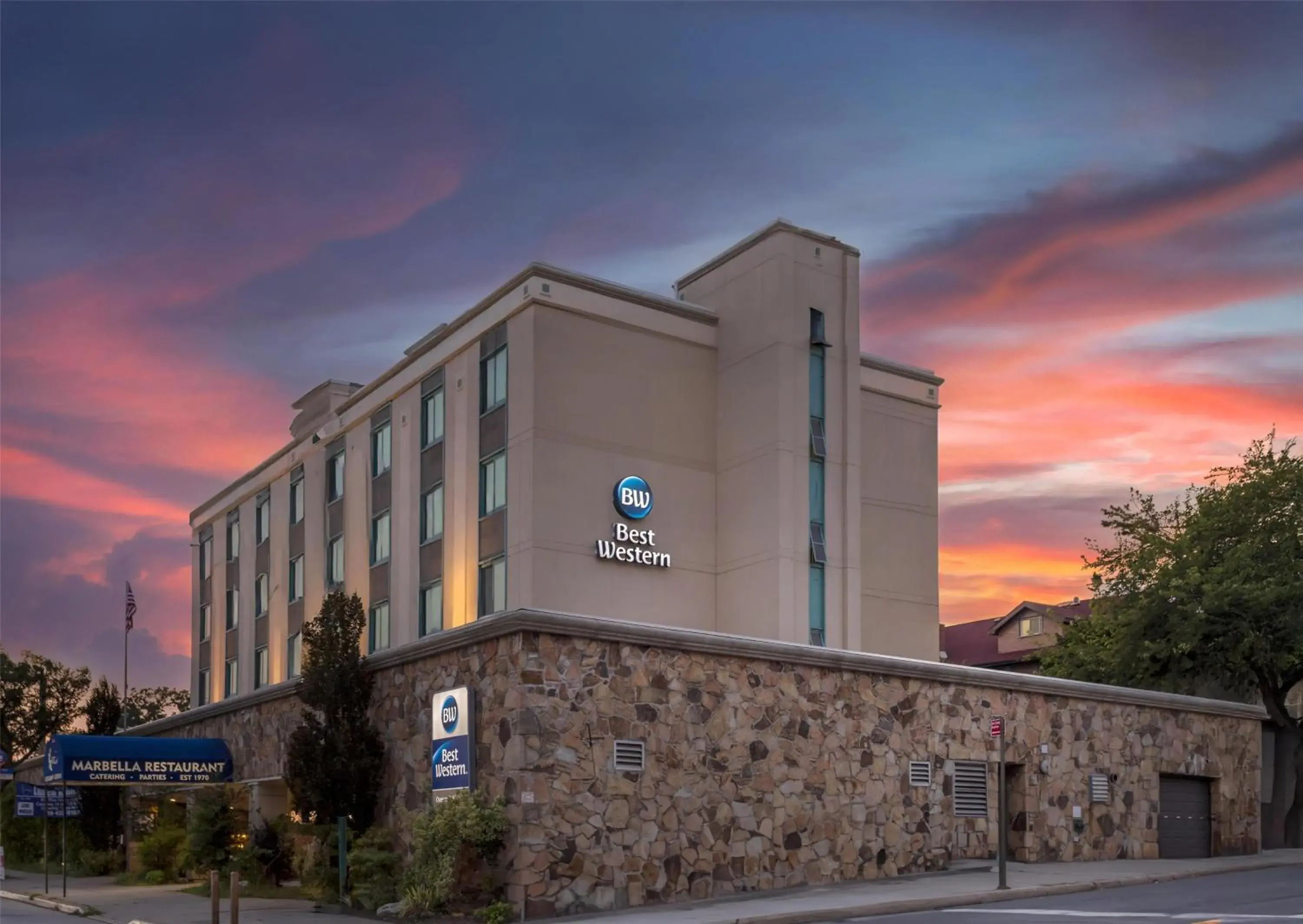 Property building in Best Western Queens Gold Coast Property building in Best Western Queens Gold Coast