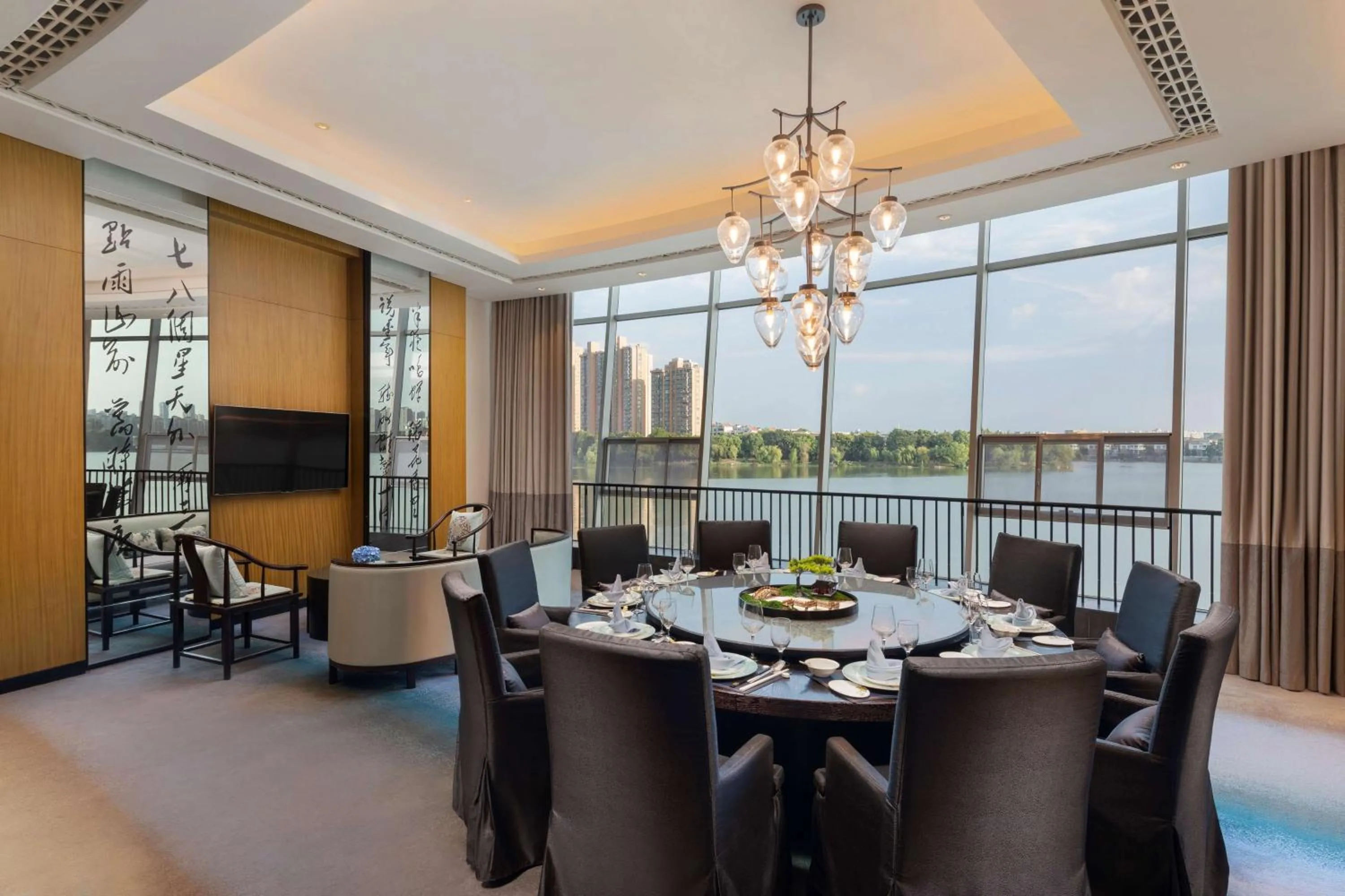 Restaurant/places to eat in Radisson Blu Hotel Wuhan ETD Zone