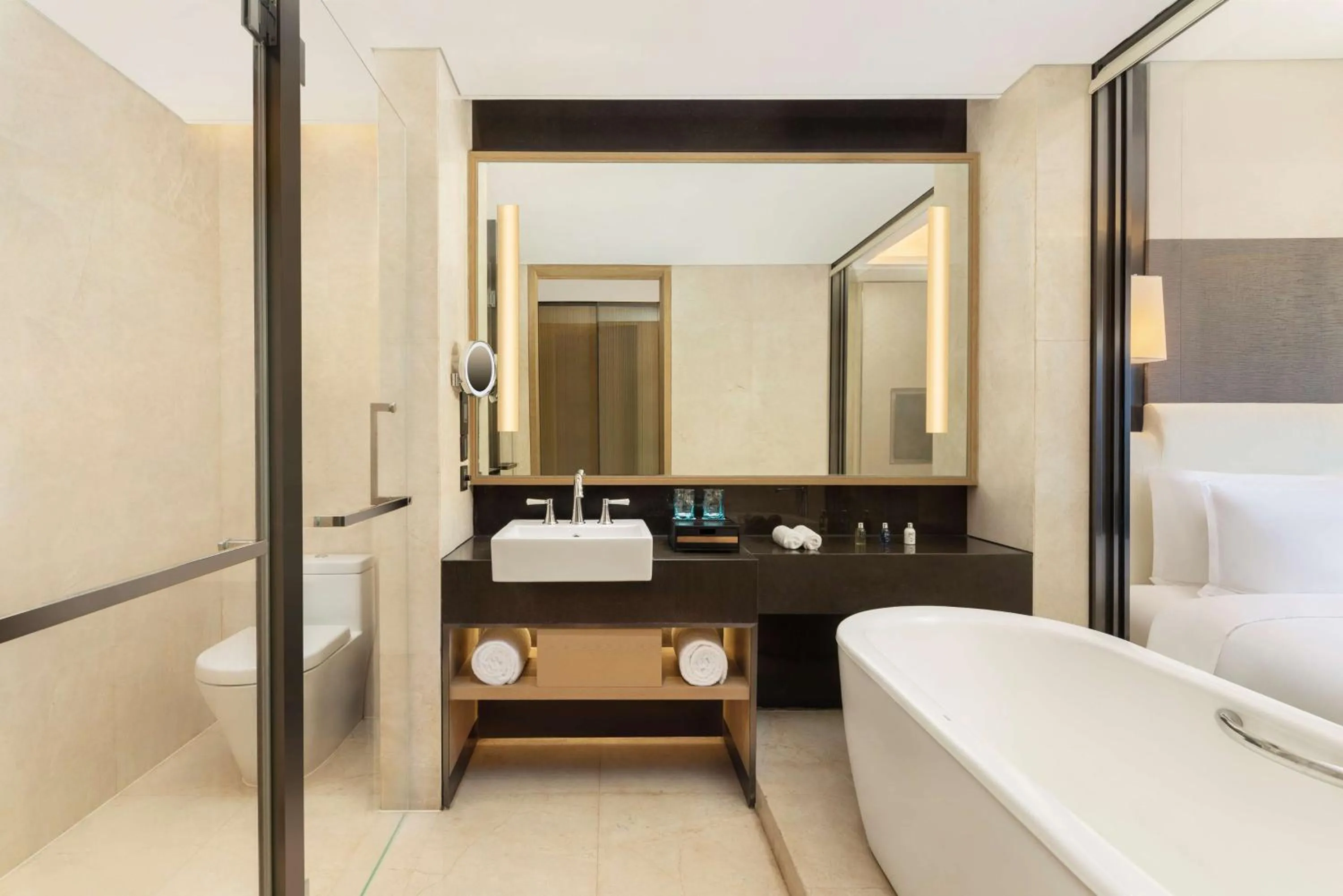 Bedroom in Radisson Blu Hotel Wuhan ETD Zone