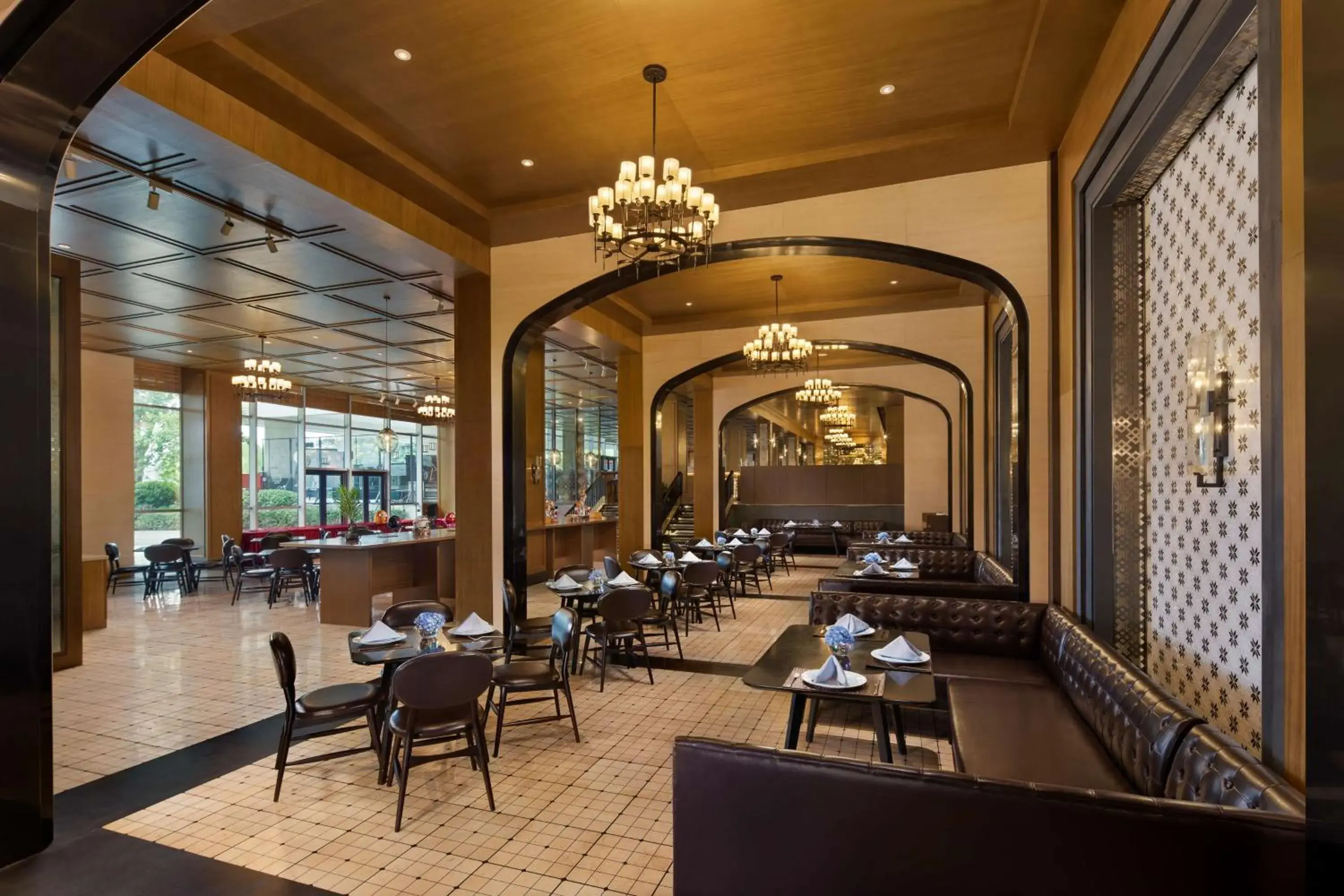 Restaurant/places to eat in Radisson Blu Hotel Wuhan ETD Zone Restaurant/places to eat in Radisson Blu Hotel Wuhan ETD Zone