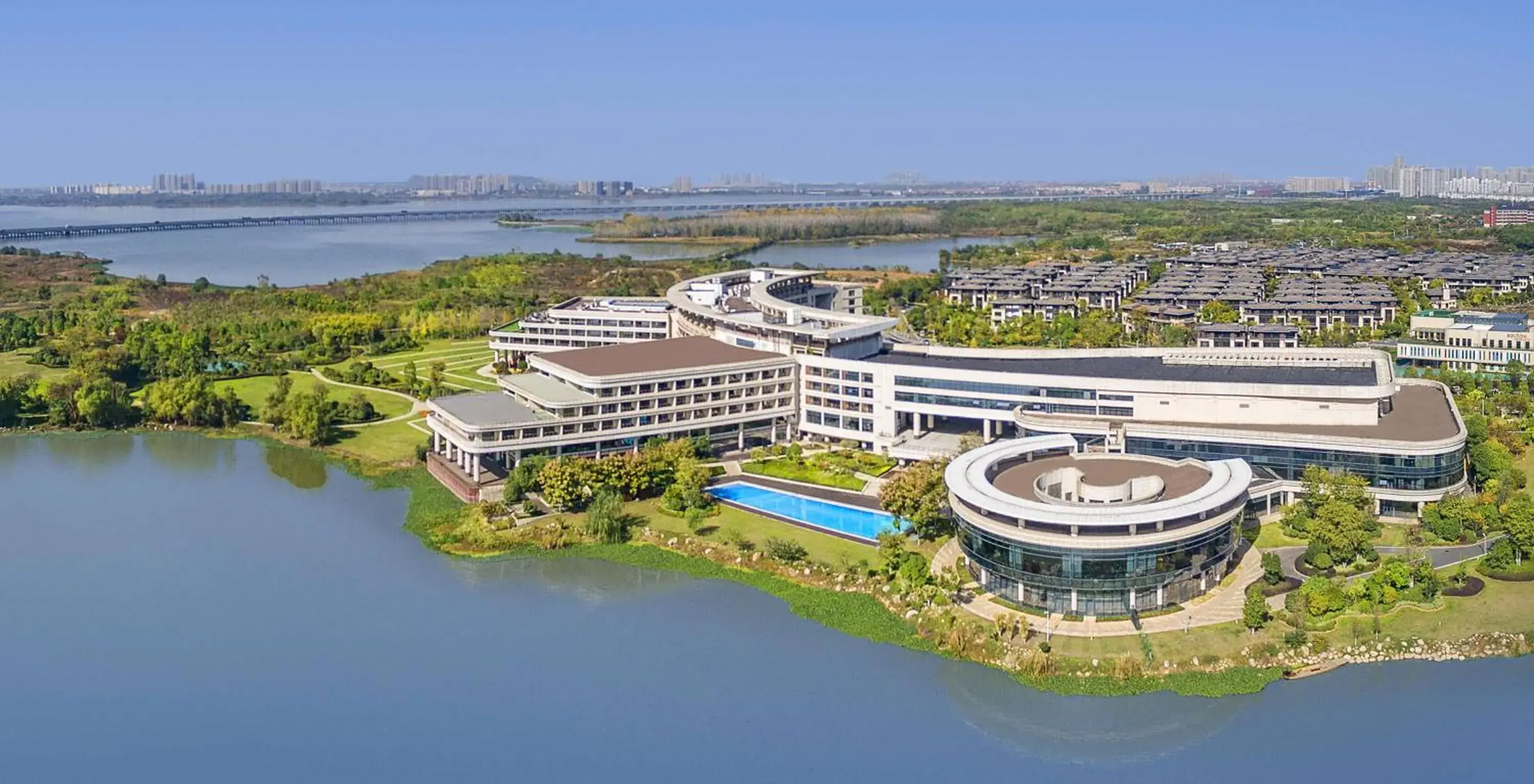 Property building in Radisson Blu Hotel Wuhan ETD Zone Property building in Radisson Blu Hotel Wuhan ETD Zone