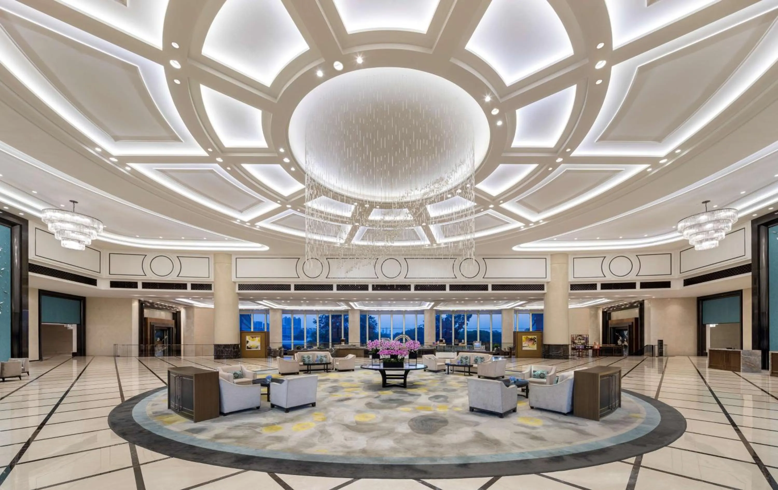 Lobby or reception in Radisson Blu Hotel Wuhan ETD Zone