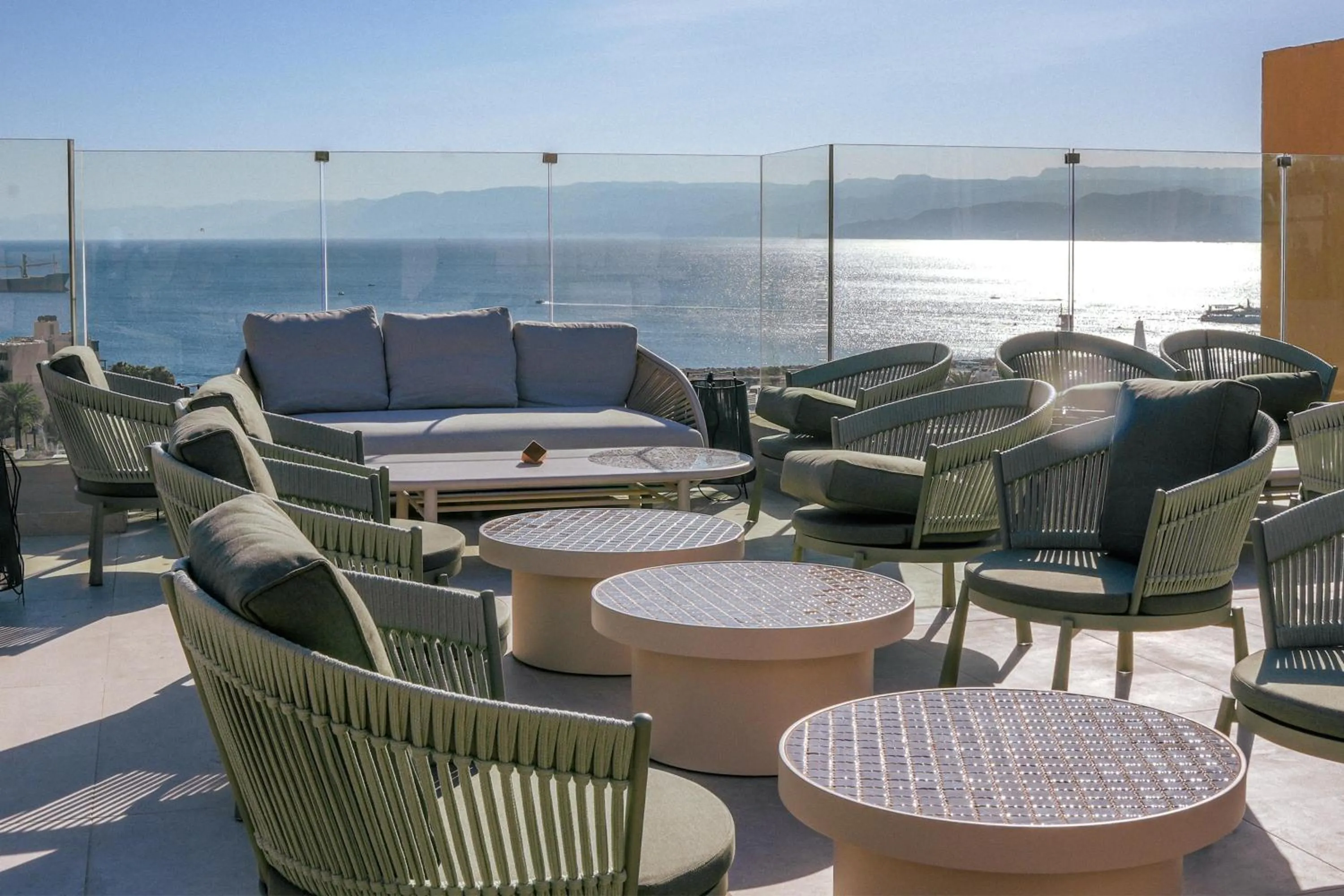 Lounge or bar in DoubleTree by Hilton Hotel Aqaba