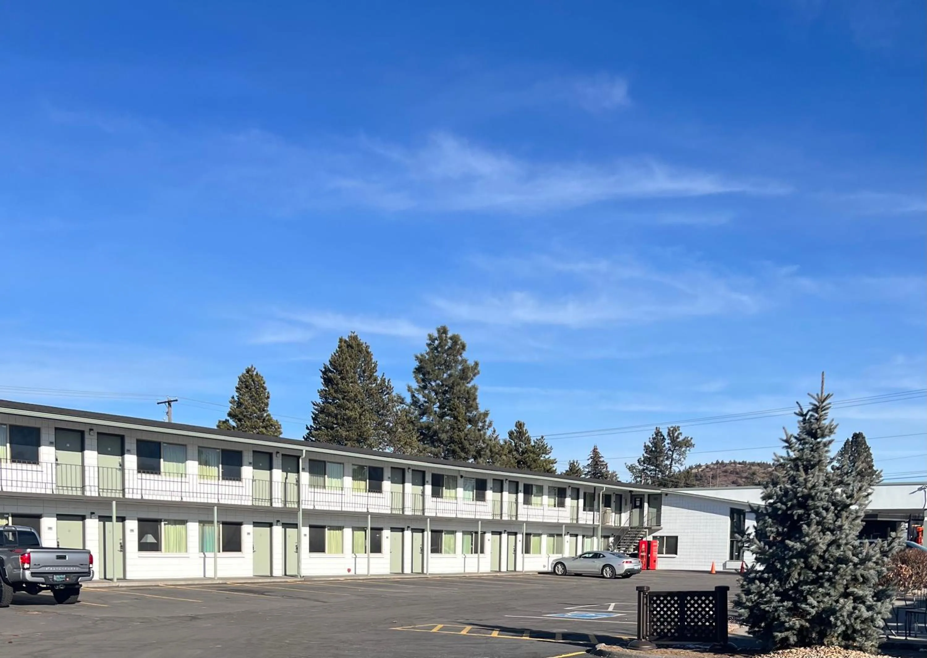 Property building in Bend Inn &amp; Suites