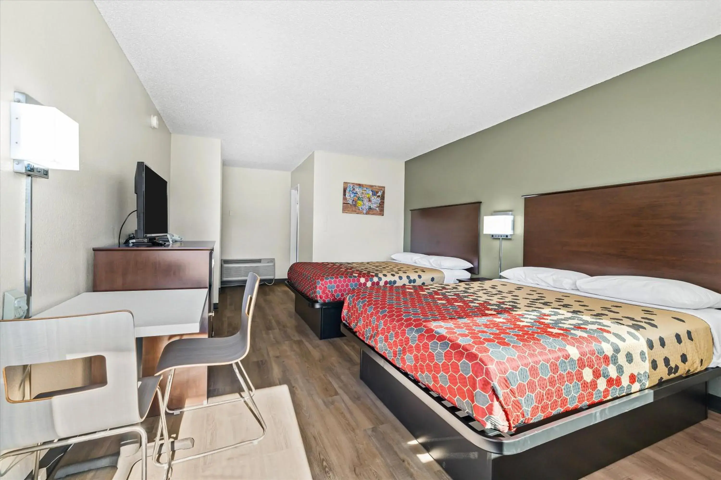 Bed in Bend Inn & Suites Bed in Bend Inn & Suites