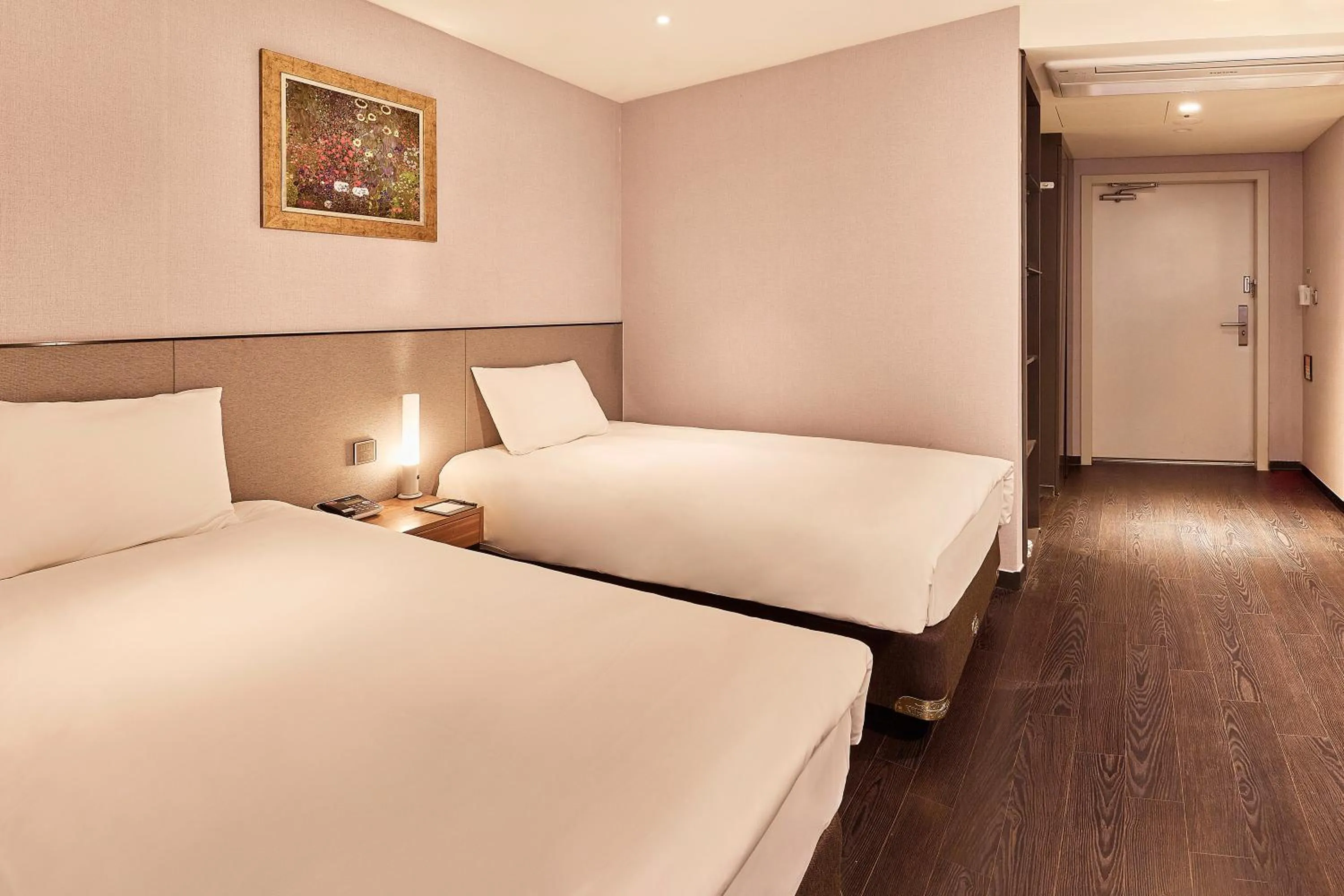 Bed in Hotel Thomas Myeongdong