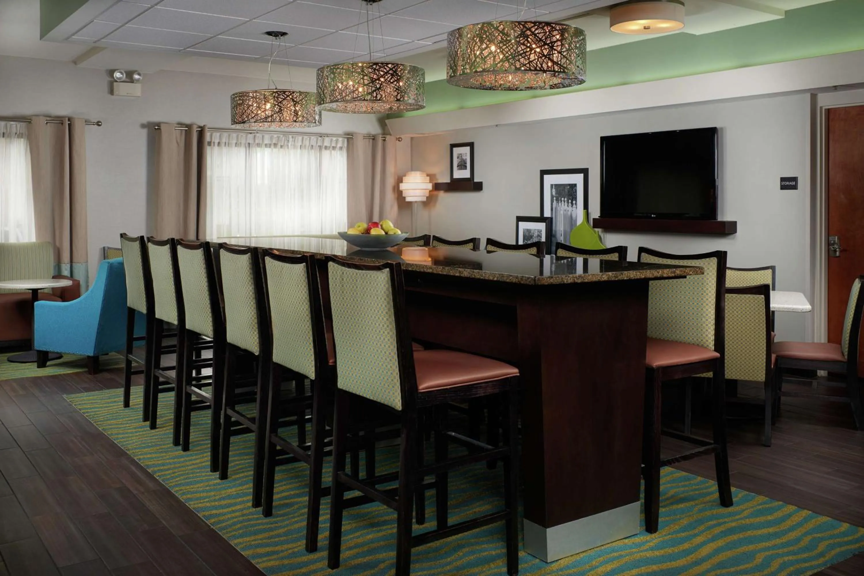 Dining area in Hampton Inn Hanover