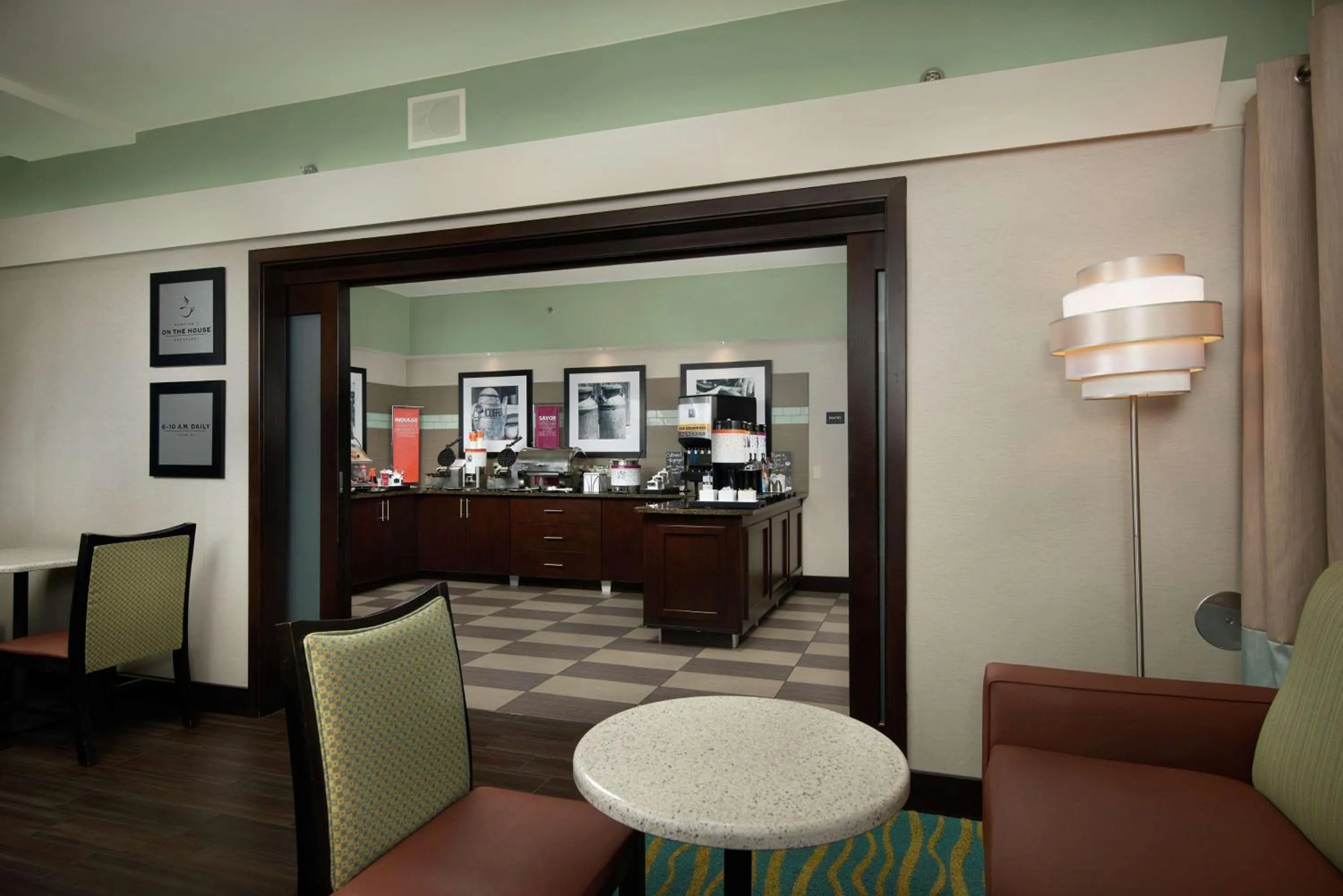 Dining area in Hampton Inn Hanover