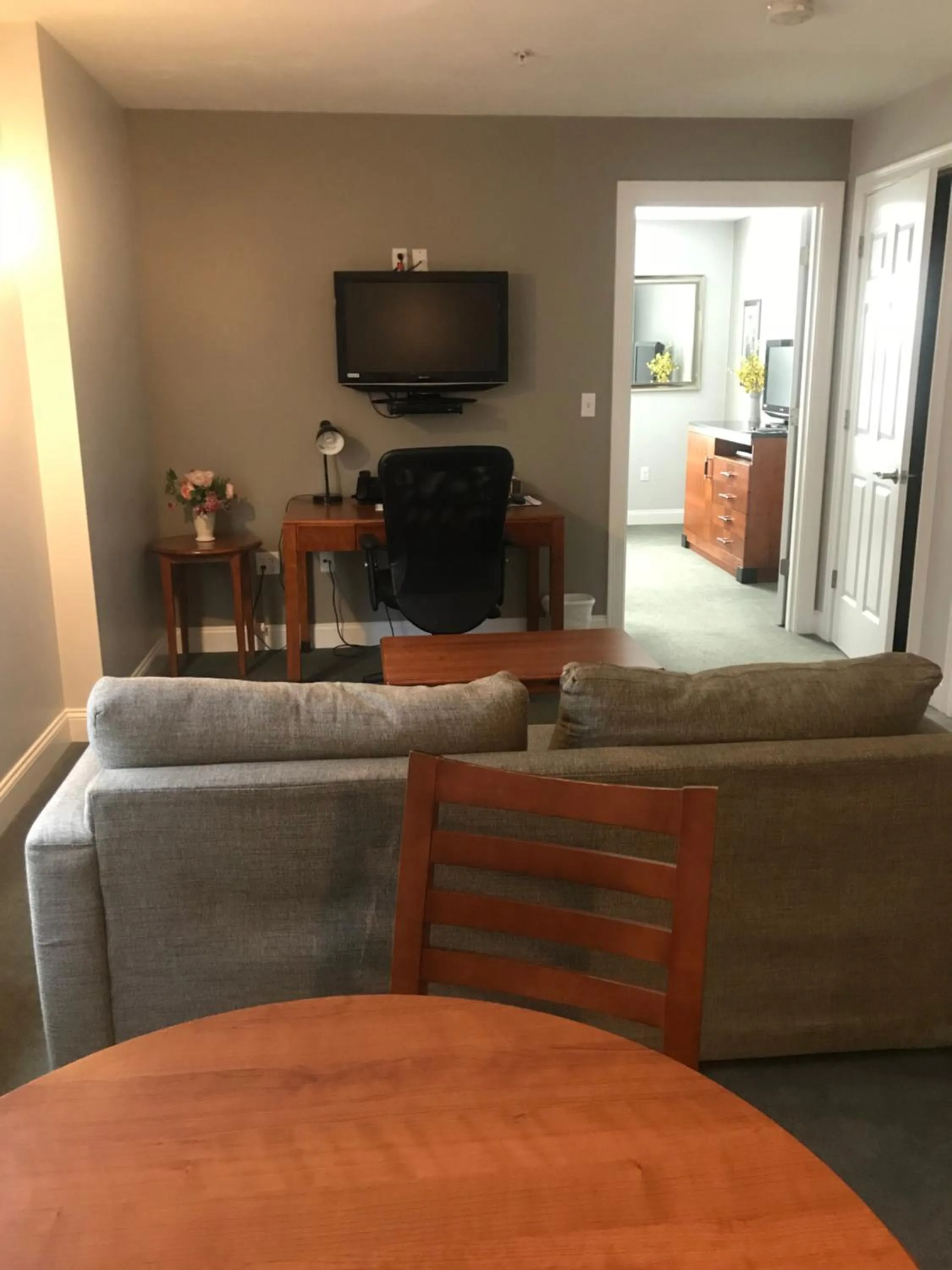 Crescent Suites Hotel