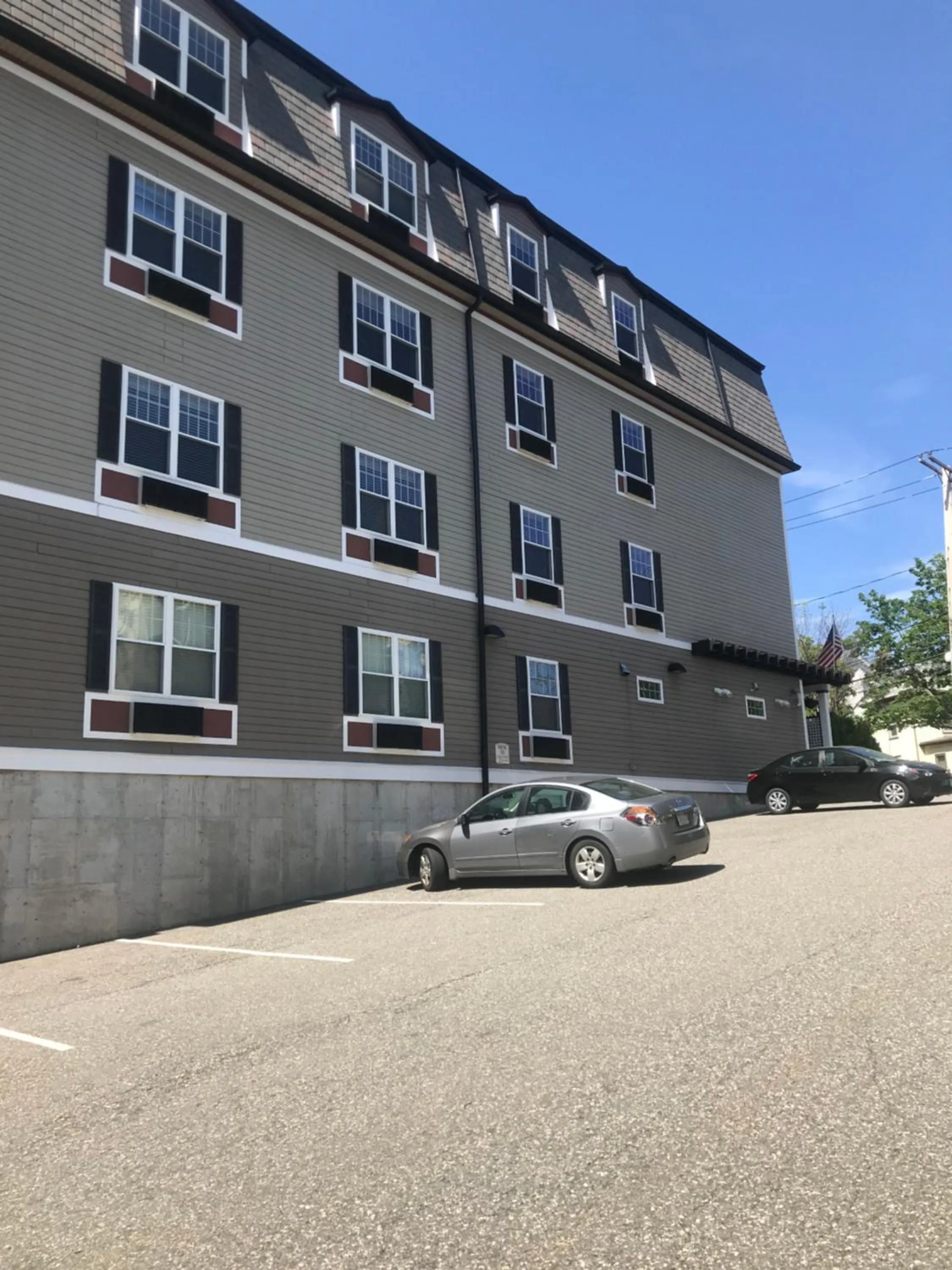 Crescent Suites Hotel